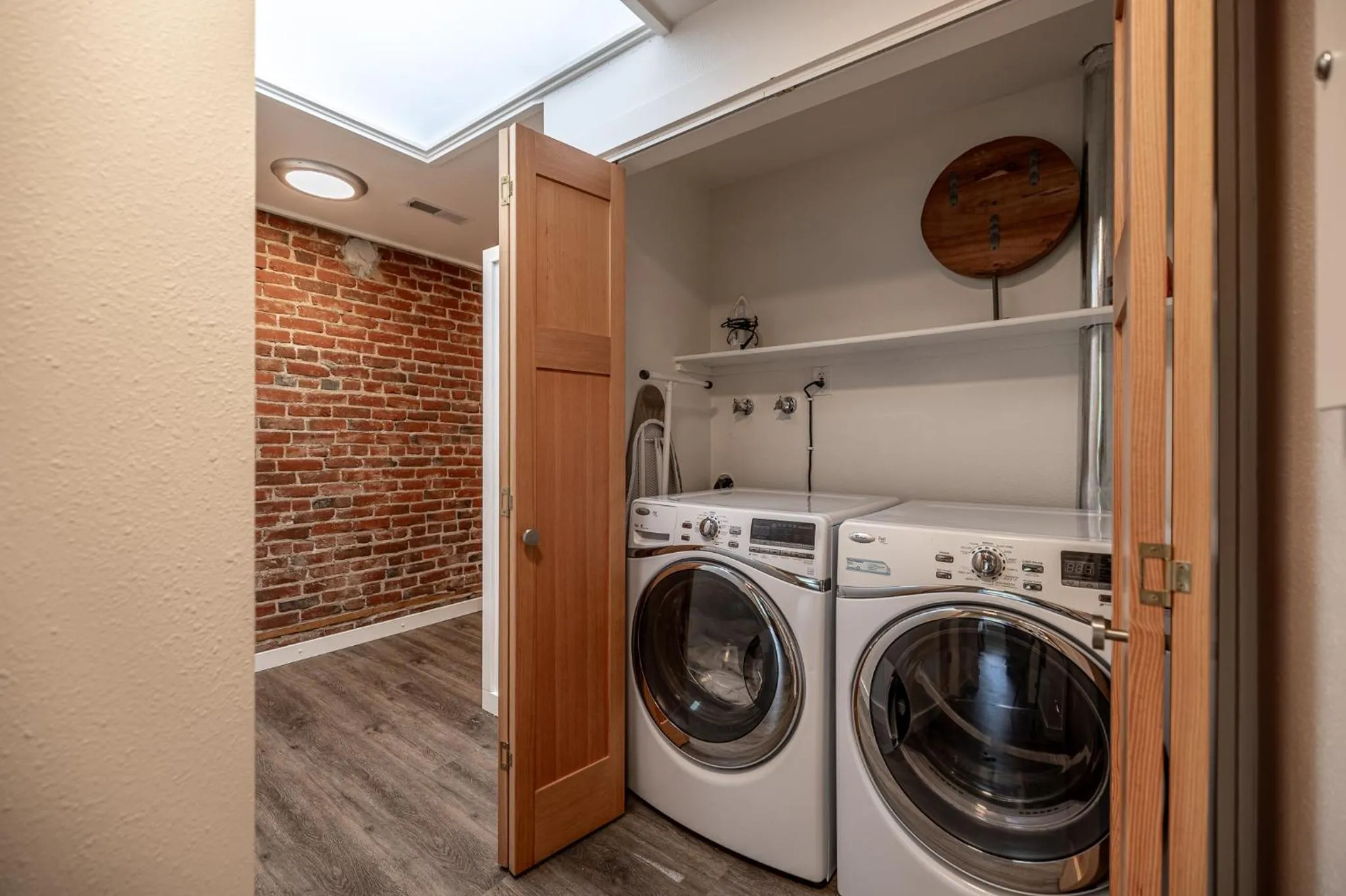 washing machine in Bavarian Lodge Suites