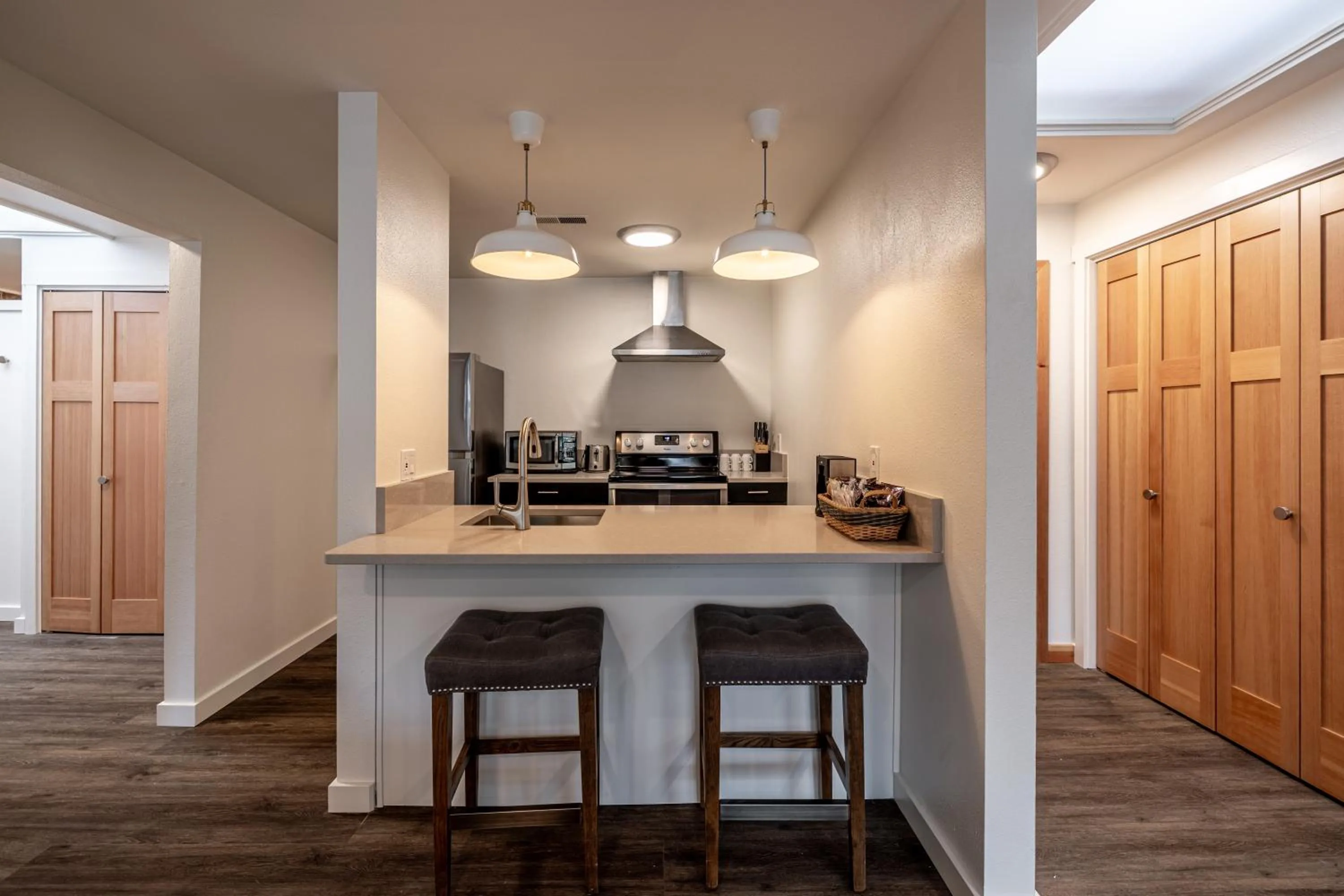 Coffee/tea facilities in Bavarian Lodge Suites
