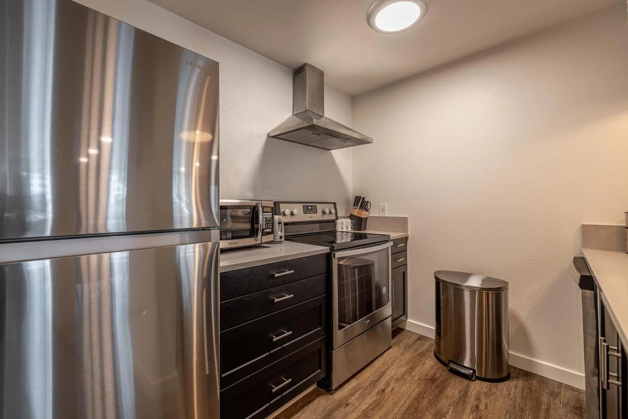 Kitchen or kitchenette in Bavarian Lodge Suites