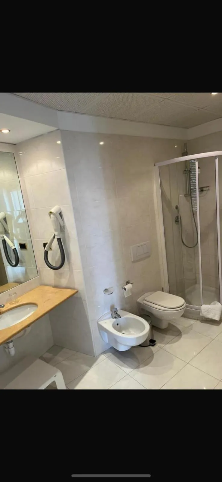Shower in Hotel Sacco