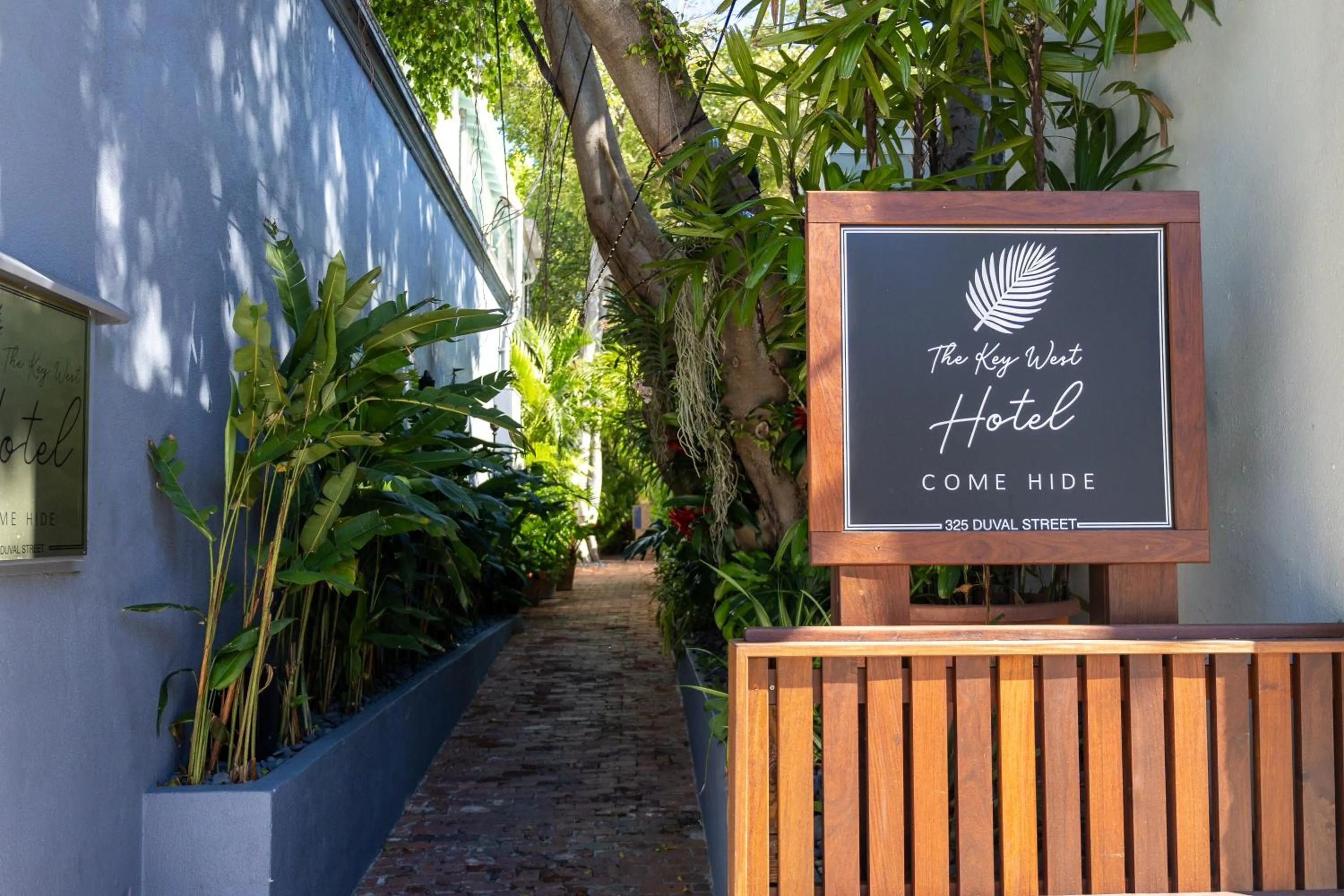Facade/entrance in The Key West Hotel