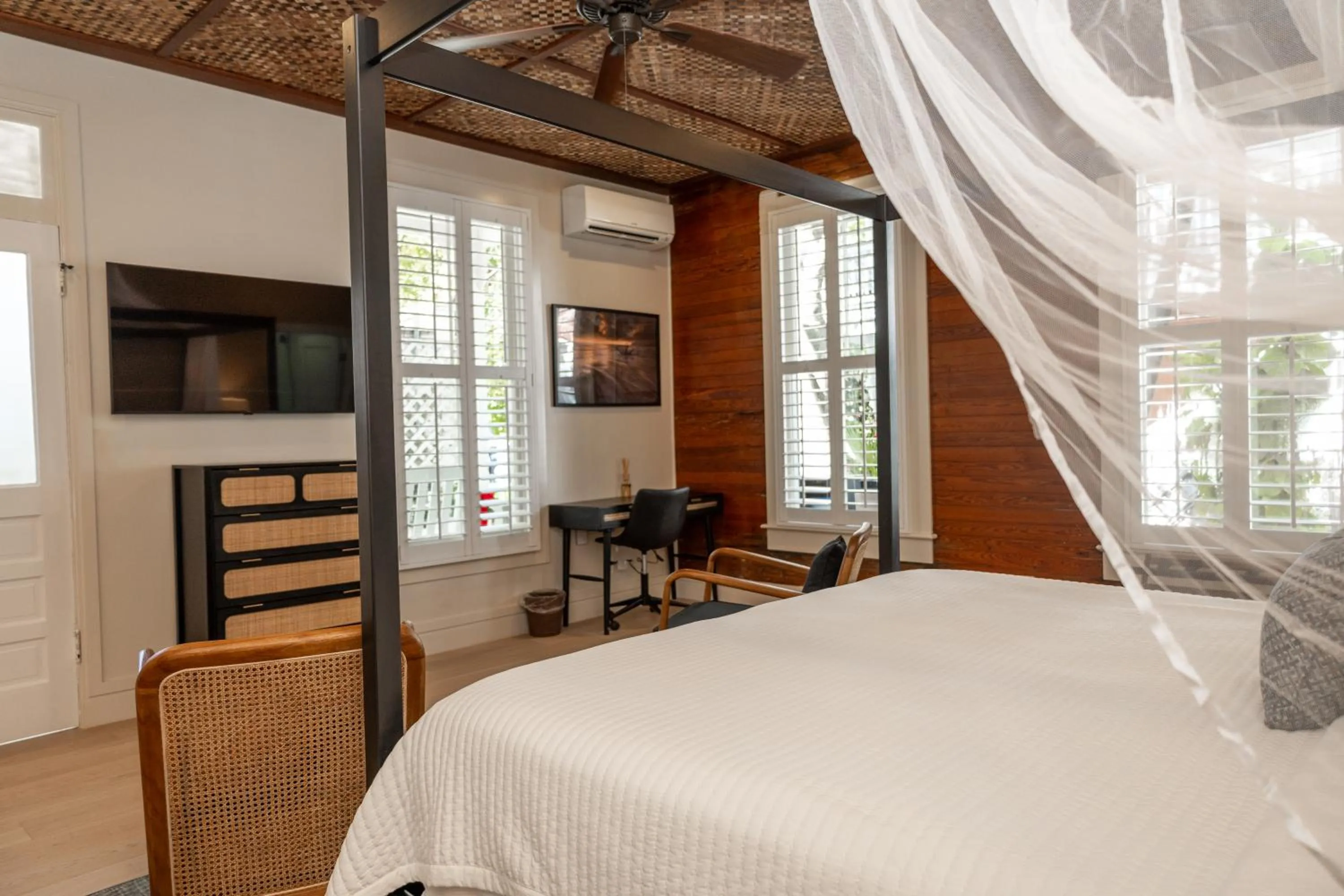 TV and multimedia, Bed in The Key West Hotel