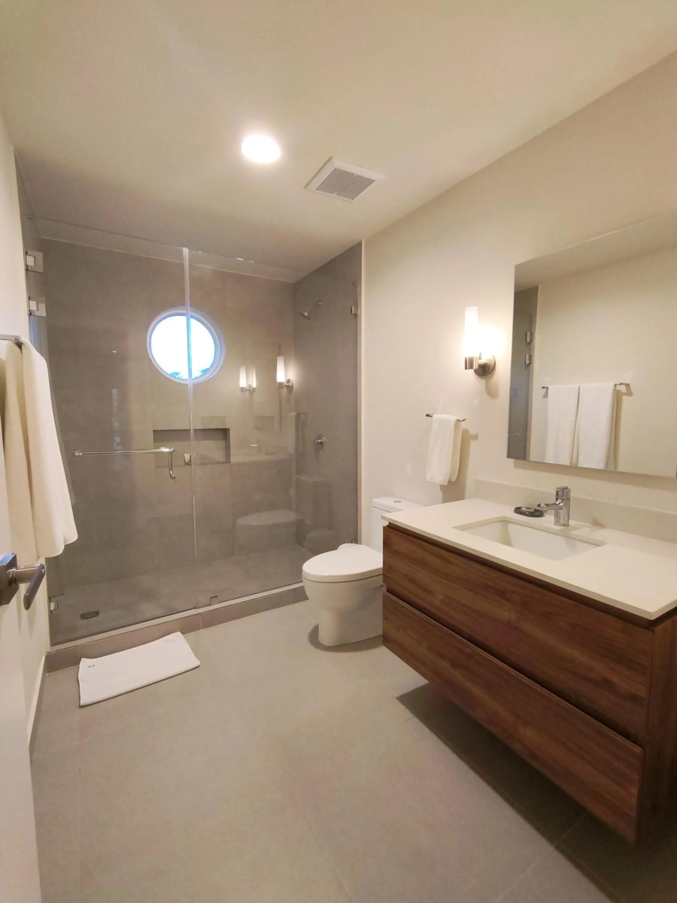 Shower in Villa Marina Hotel