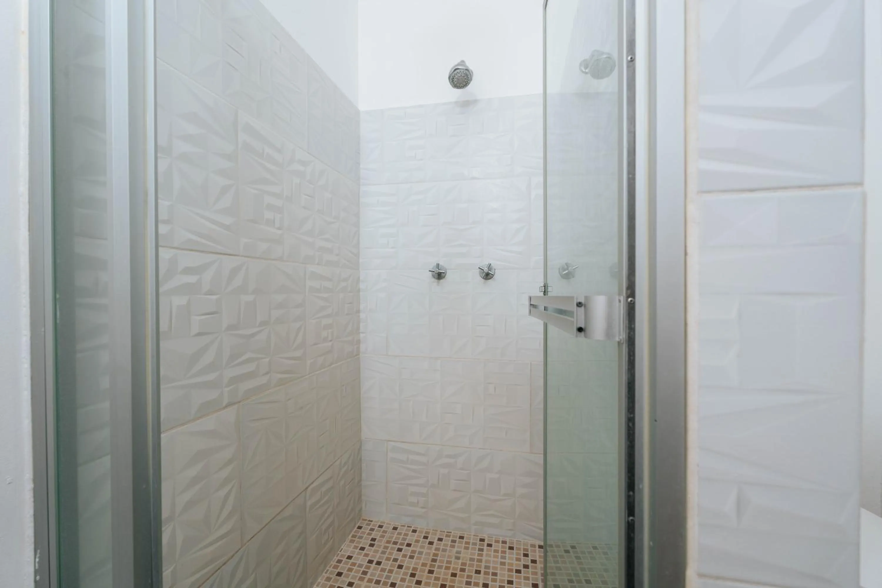 Shower in Villa Marina Hotel