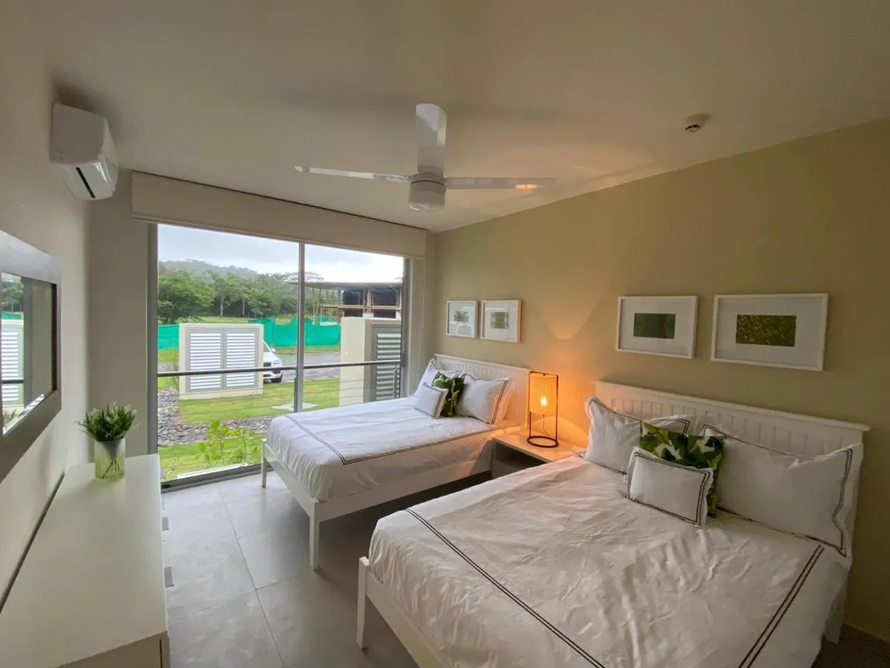 Photo of the whole room, Bed in Villa Marina Lodge & Condos