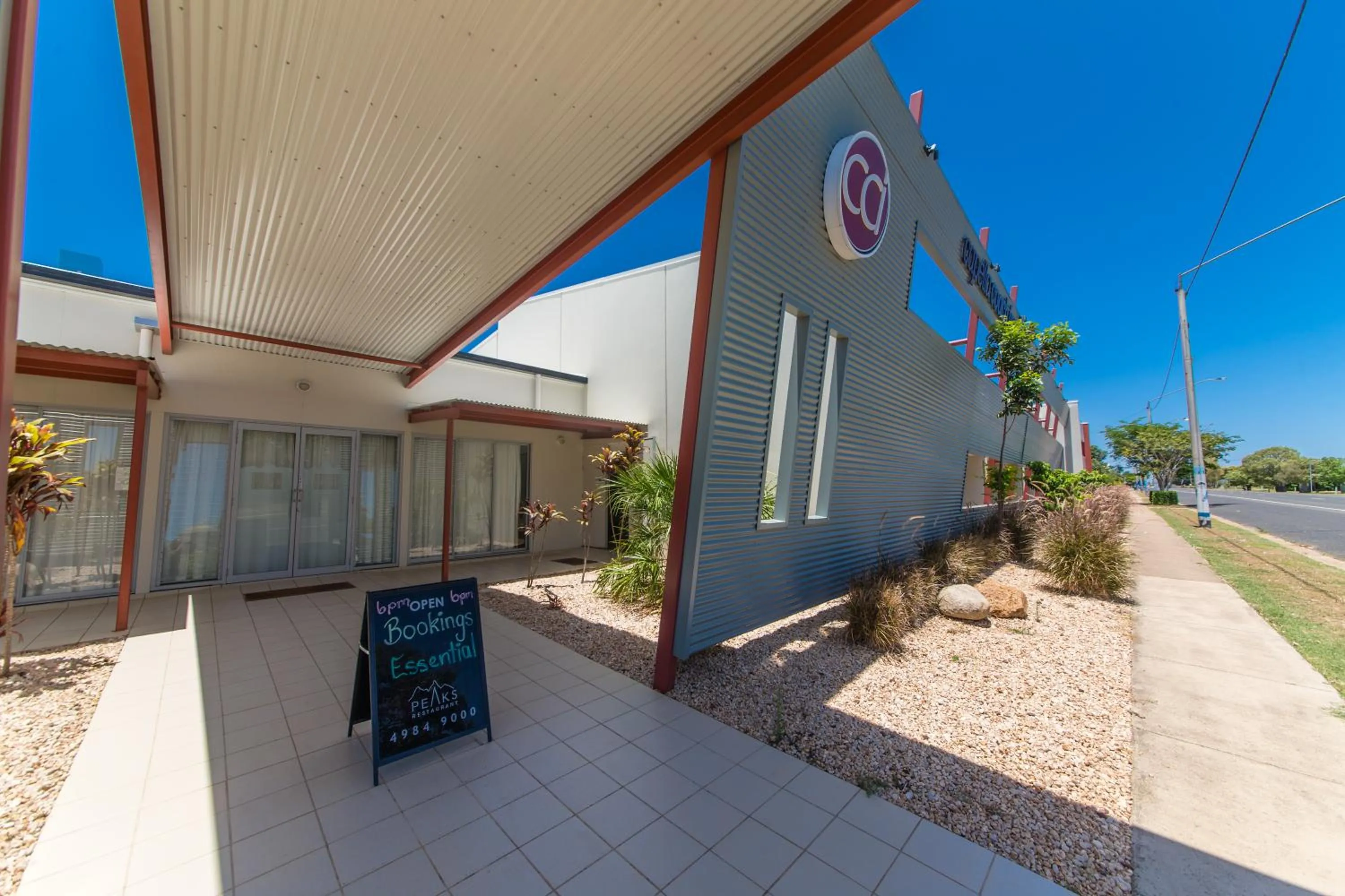Facade/entrance in Capella Coach Inn