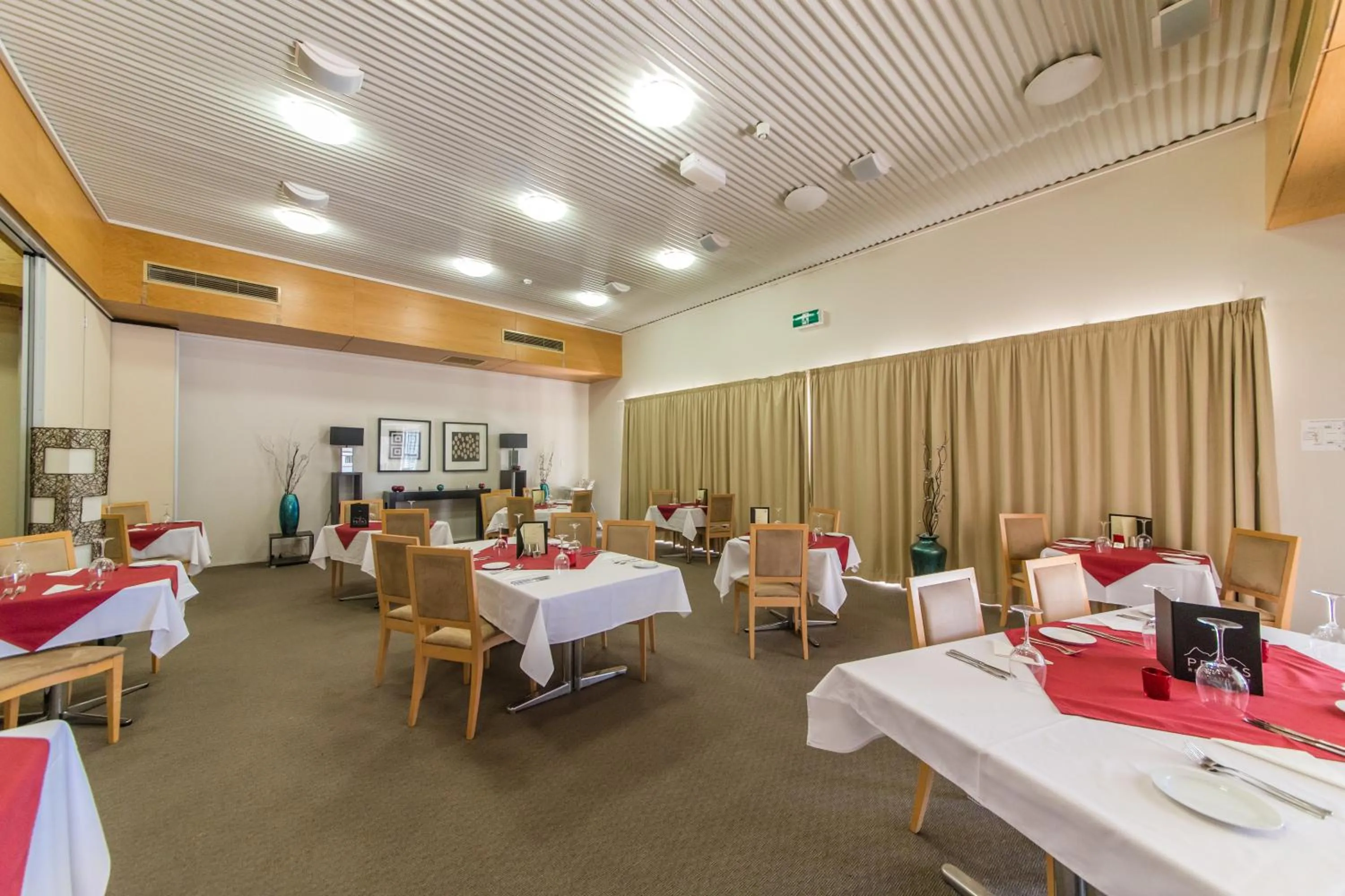 Restaurant/places to eat in Capella Coach Inn