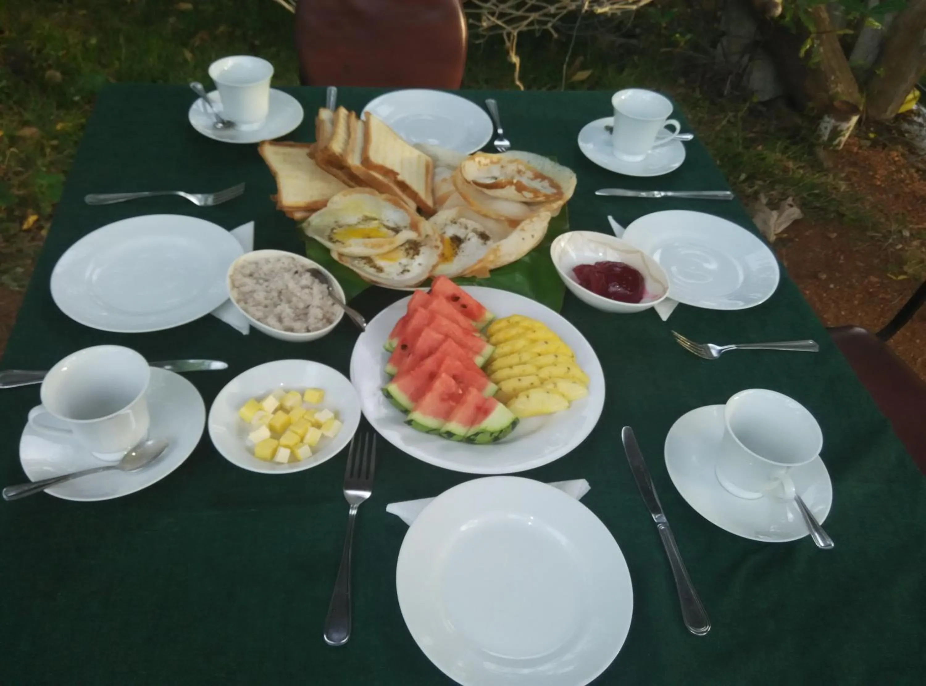 Food and drinks in Sigiri Forest View