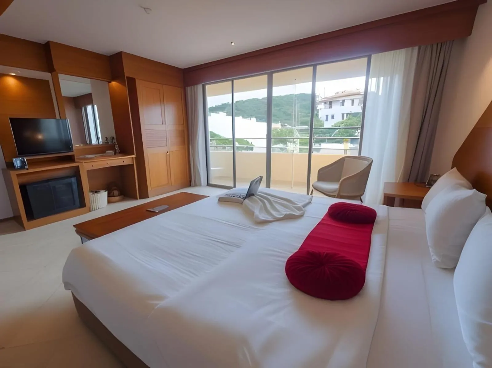 Bed in Hack Patong Beach Hotel