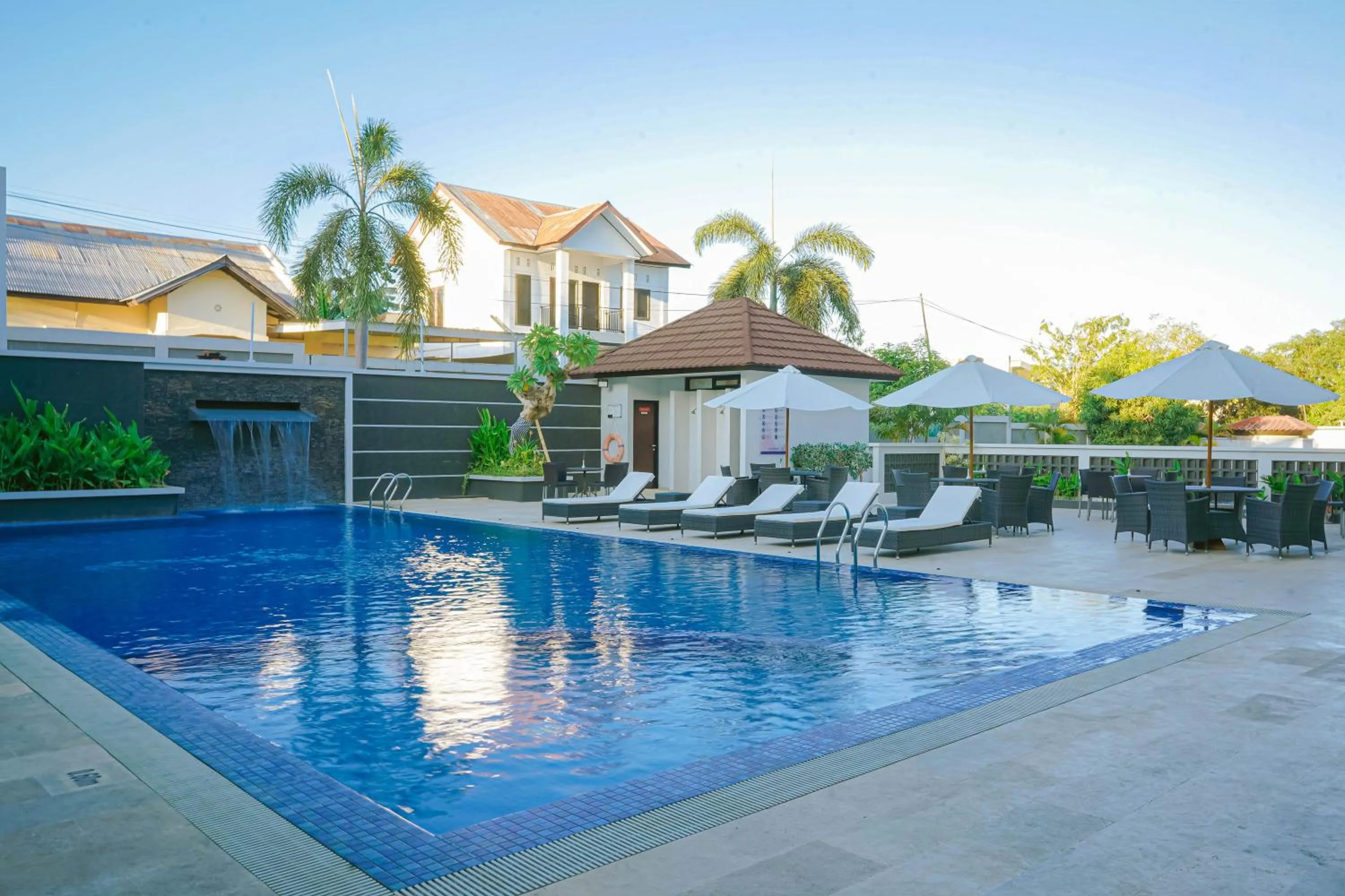 Swimming pool in Sahid T-More Hotel