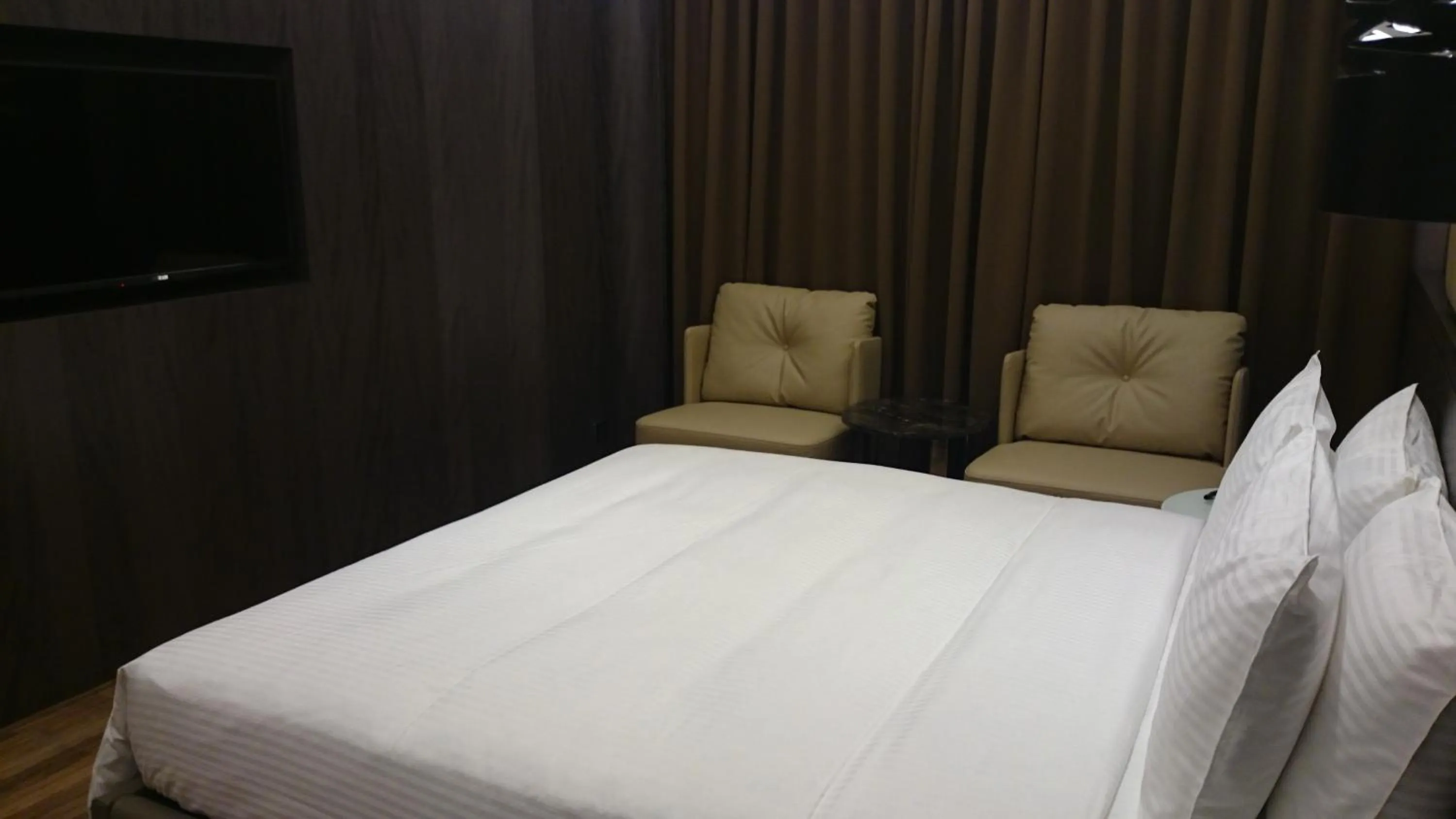 Bedroom, Bed in The Cloud Hotel