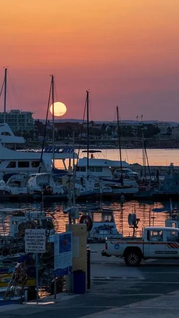 King Evelthon Beach Hotel & Resort