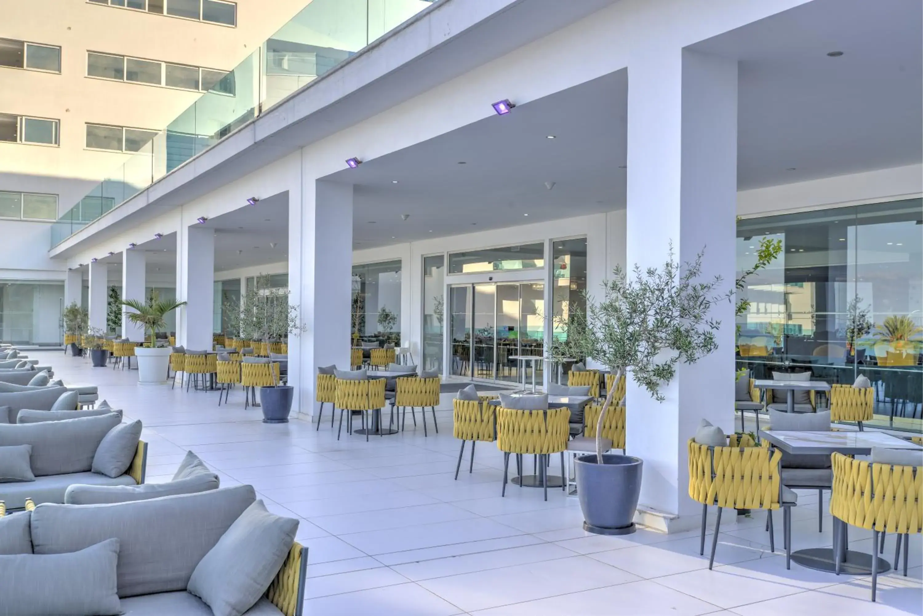 Restaurant/places to eat in King Evelthon Beach Hotel & Resort Restaurant/places to eat in King Evelthon Beach Hotel & Resort