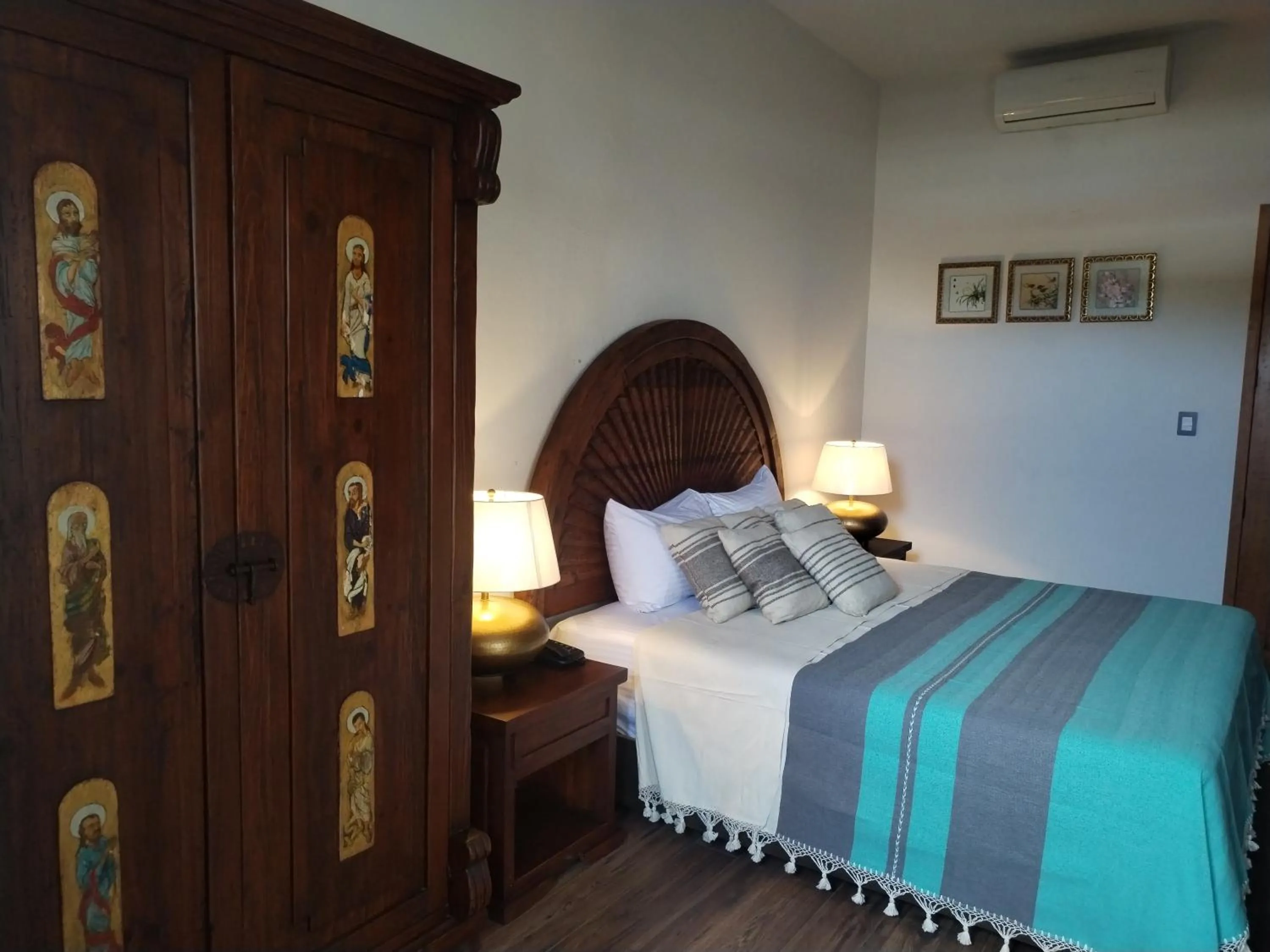 wardrobe, Bed in Hotel Casa Chanehque