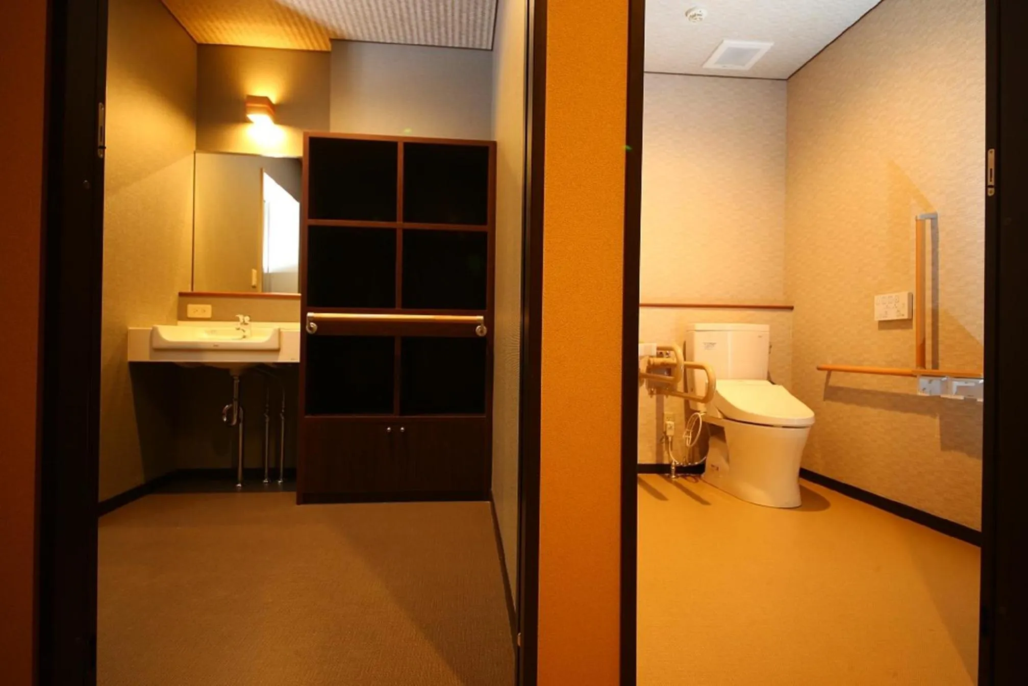 Toilet in Hotel Housei