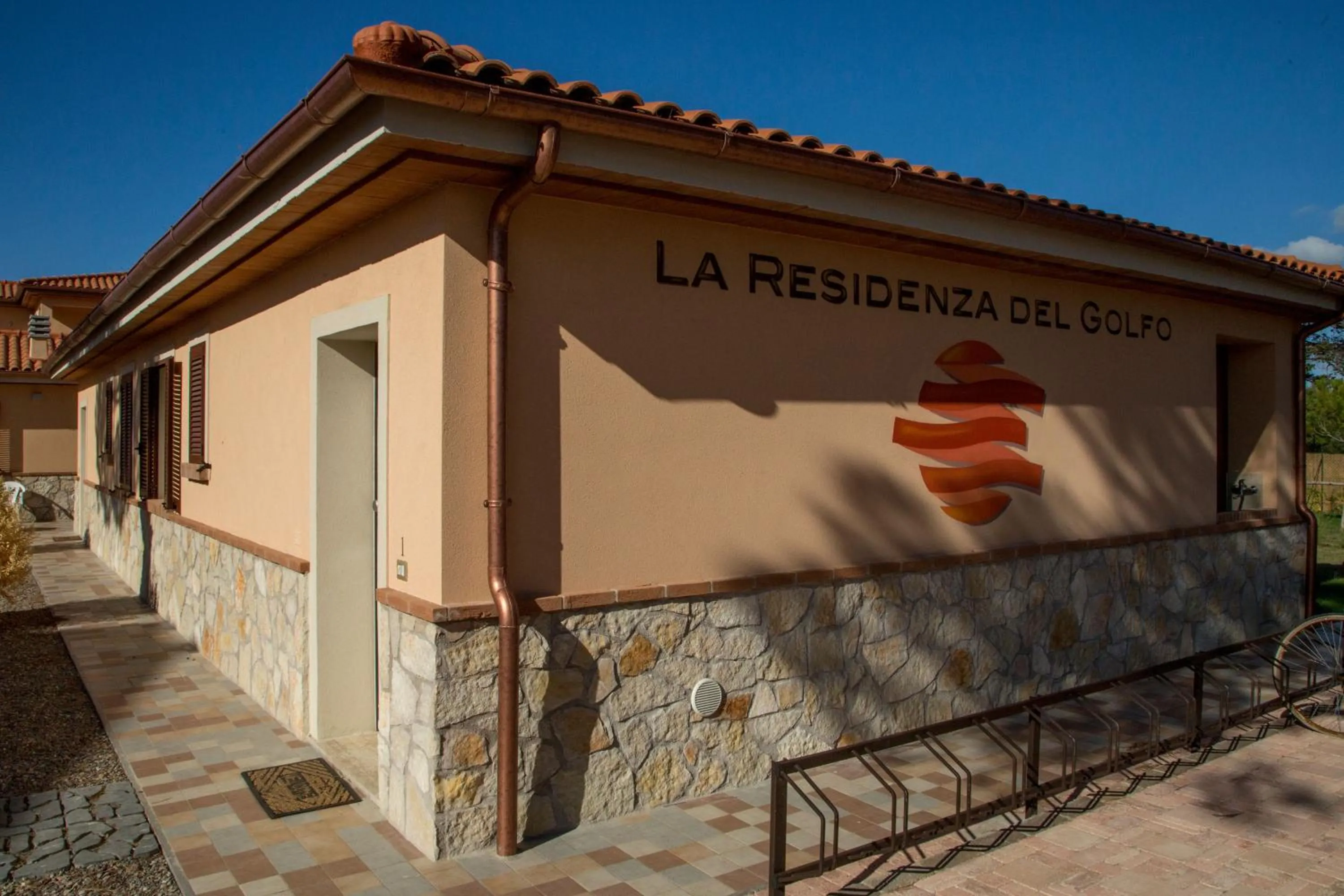 Property building in La Residenza del Golfo