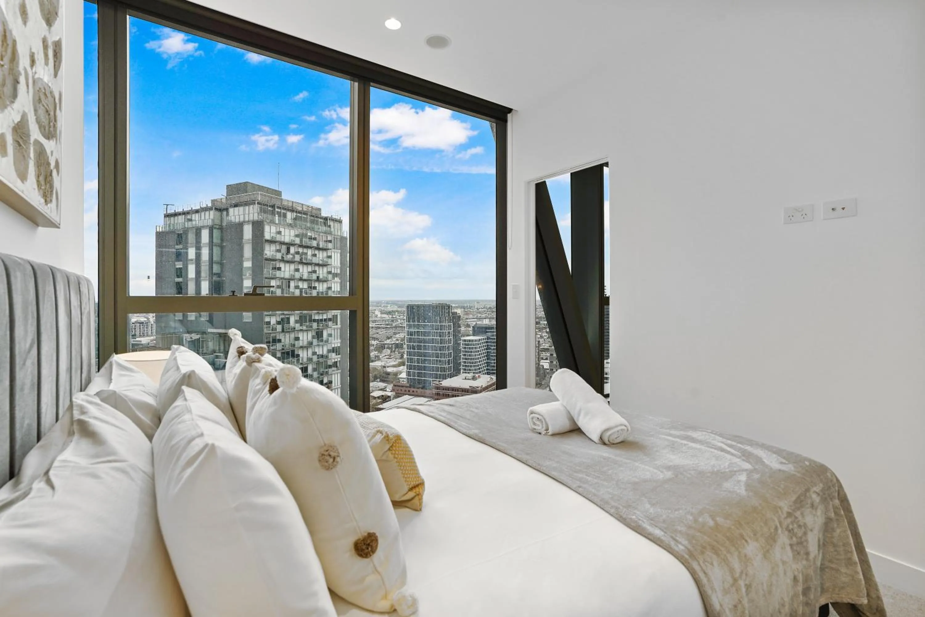 Bed in Prestigious lV26 1BR Apt City Center Amazing View#WSP26