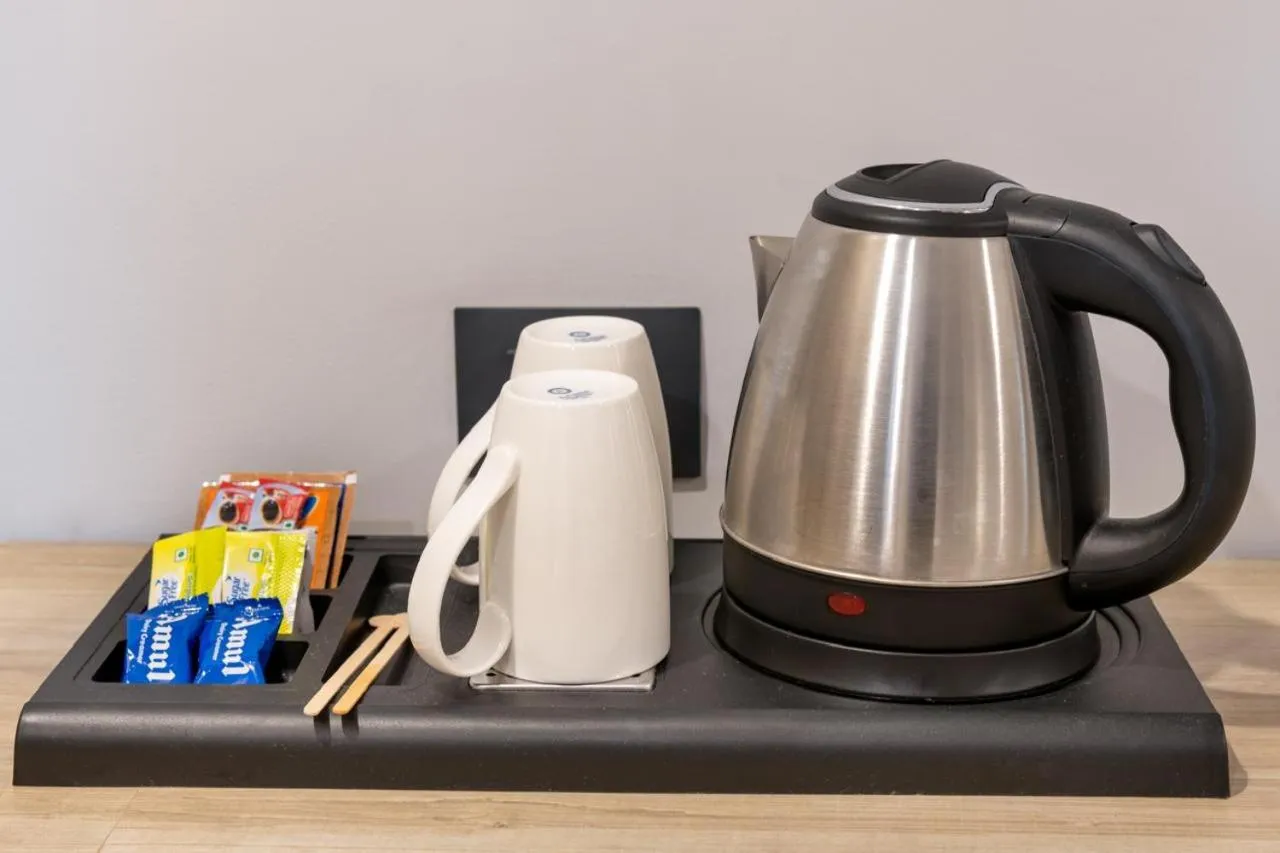 Coffee/tea facilities in Comfort Inn Grand, Kaushambi