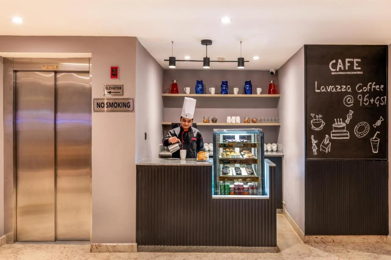 Restaurant/places to eat in Comfort Inn Grand, Kaushambi