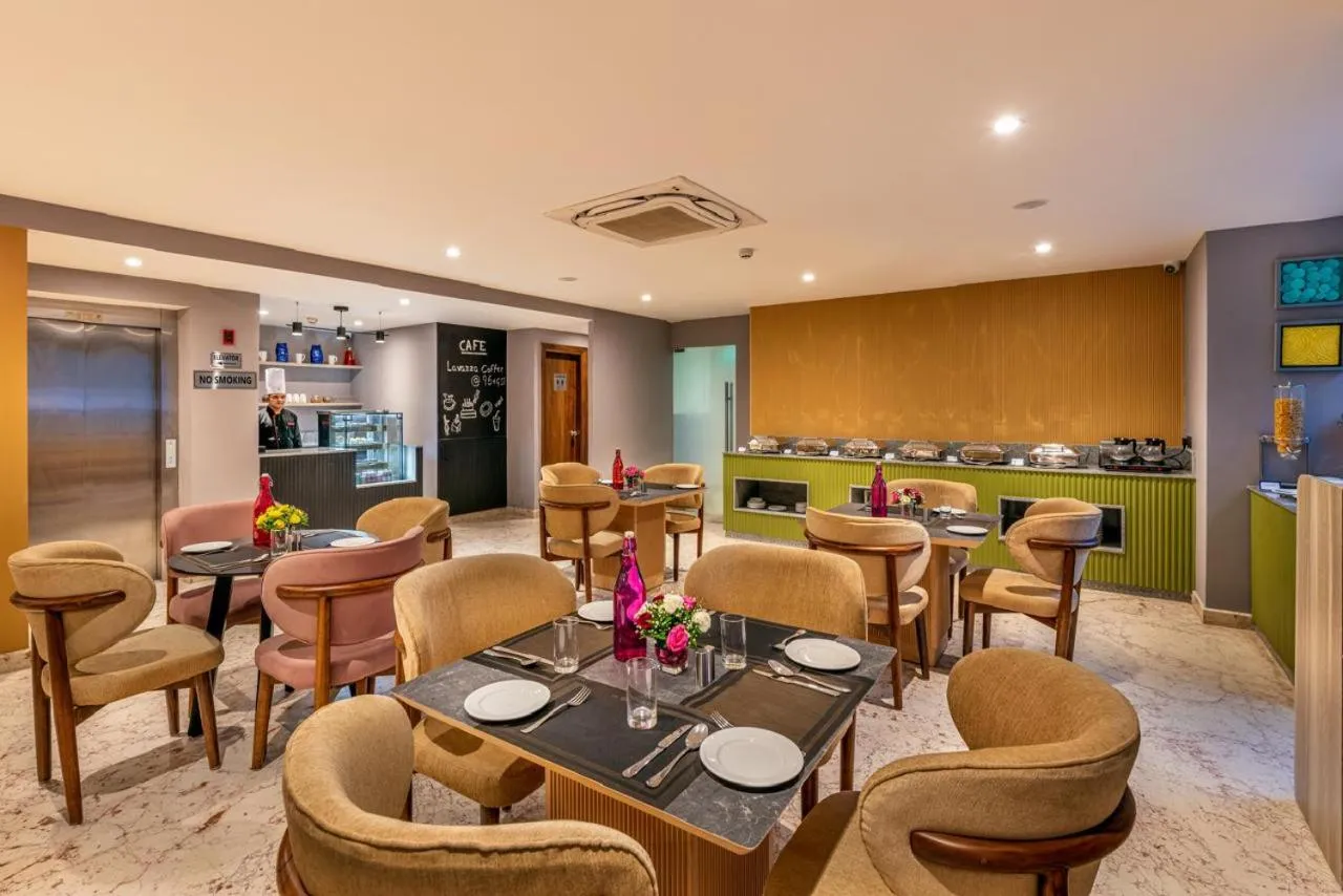 Restaurant/places to eat in Comfort Inn Grand, Kaushambi