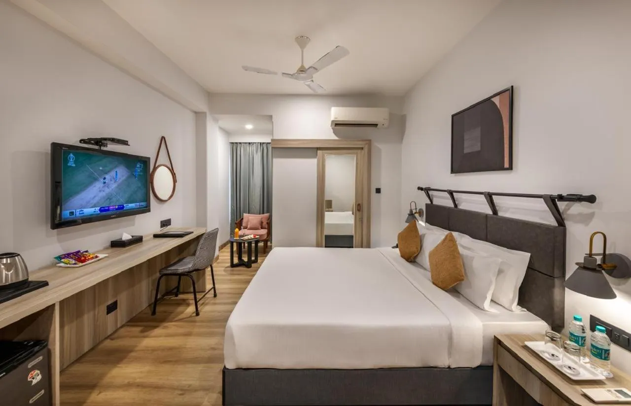 Photo of the whole room, Bed in Comfort Inn Grand, Kaushambi