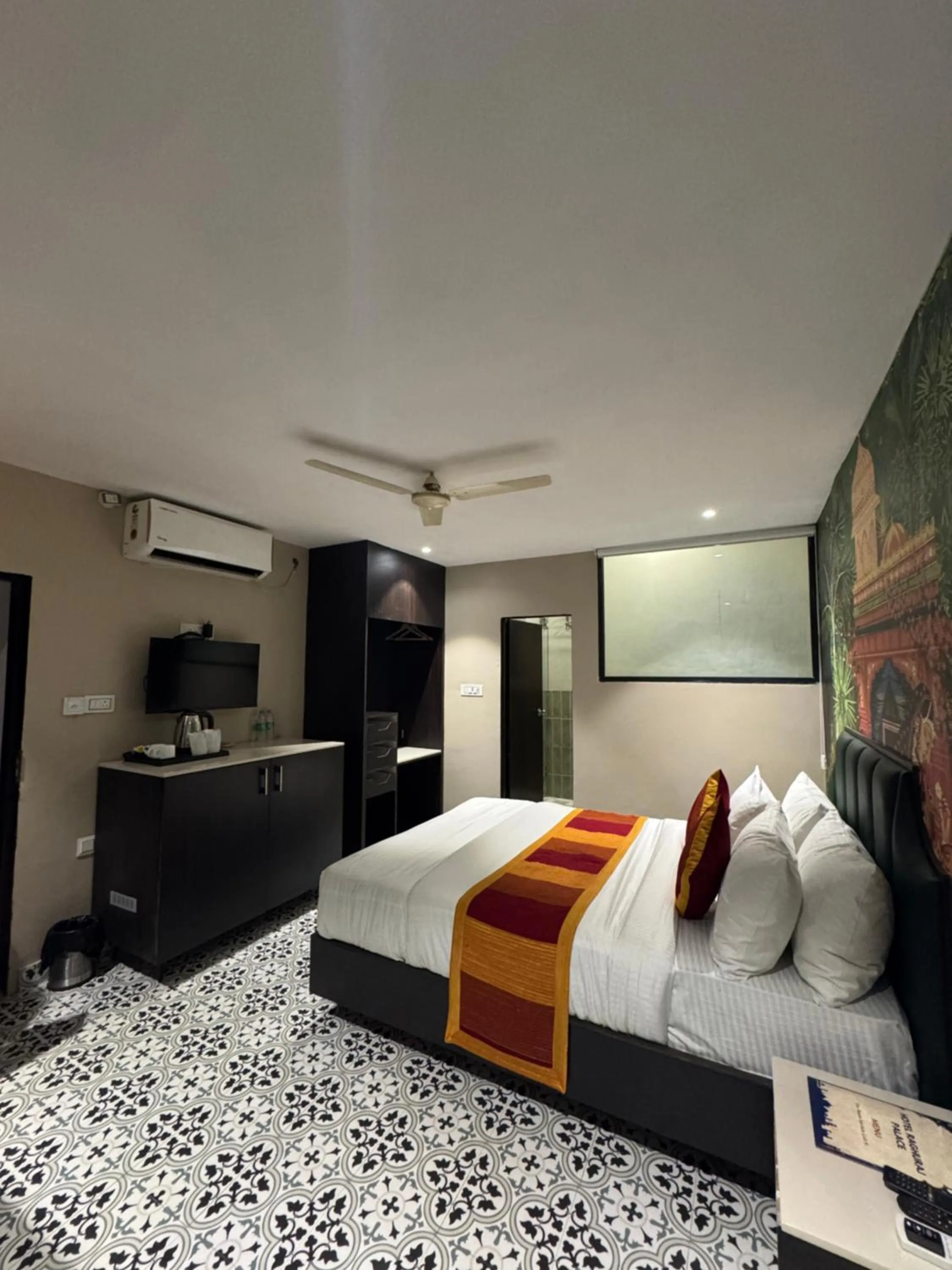 Bedroom, Bed in Hotel Raghuraj palace