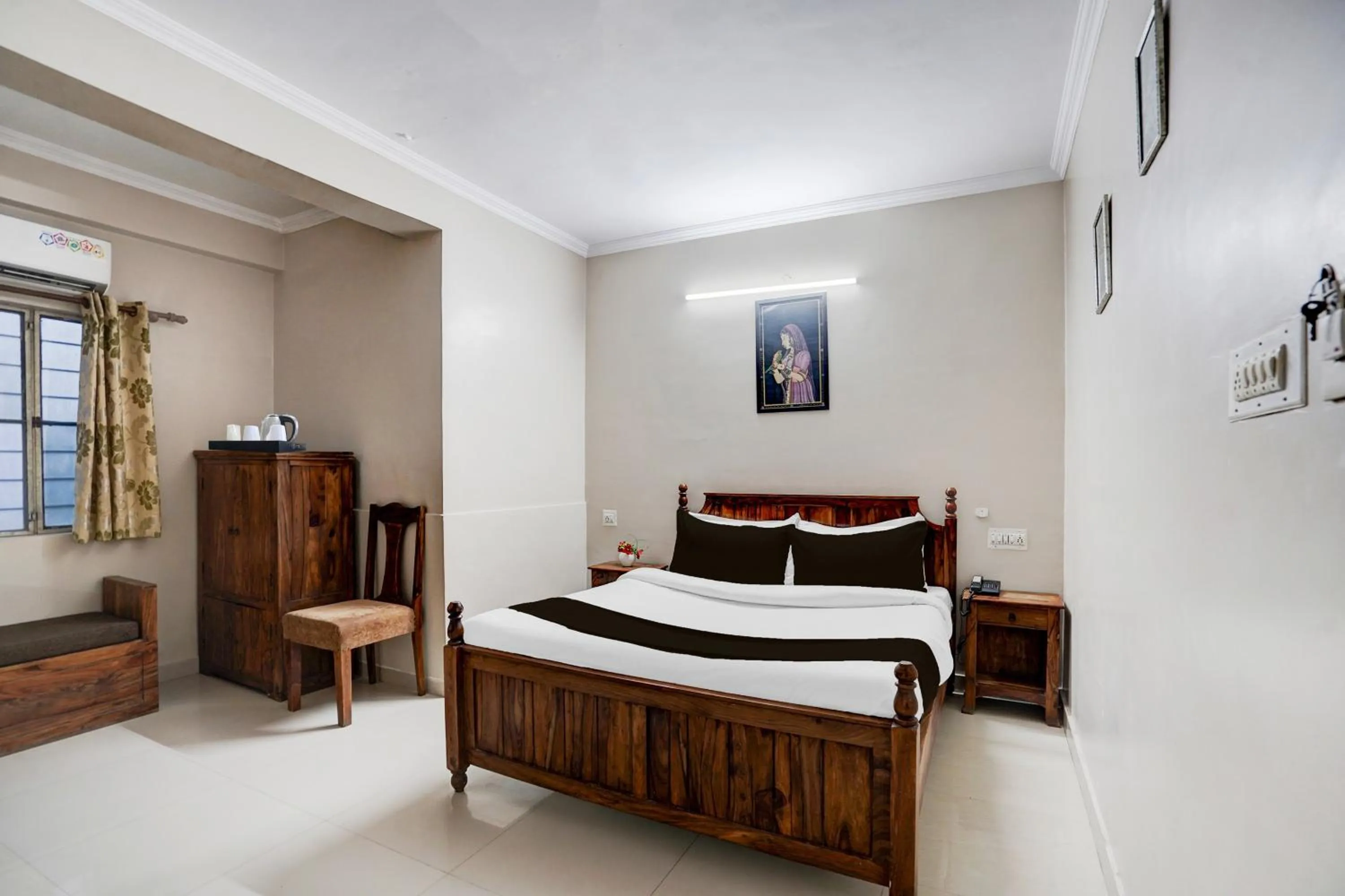 Bedroom, Bed in Super Townhouse Chandpole Metro Station Formerly Hotel Raghuraj Palace