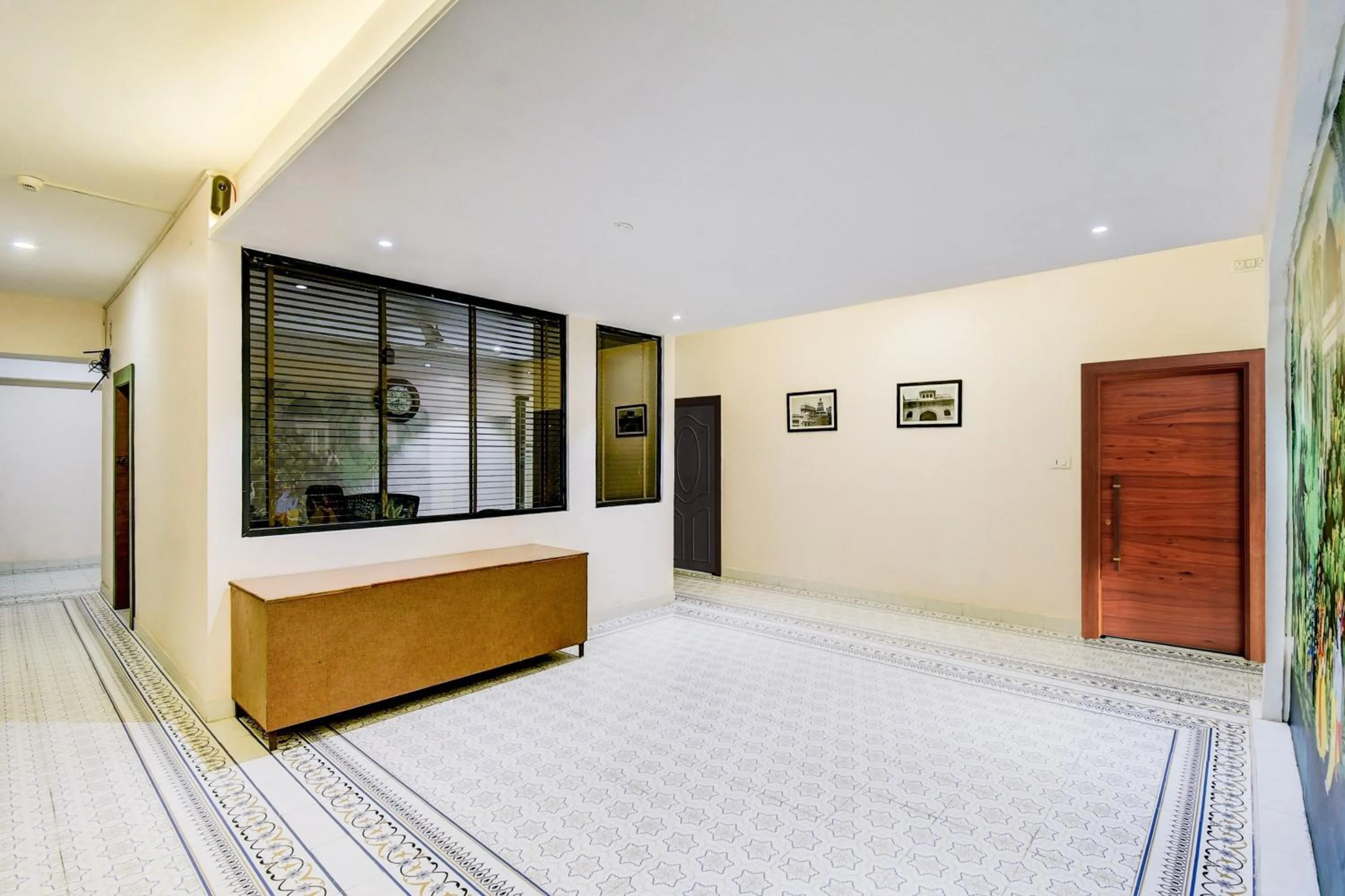 Lobby or reception, Bed in Super Townhouse Chandpole Metro Station Formerly Hotel Raghuraj Palace