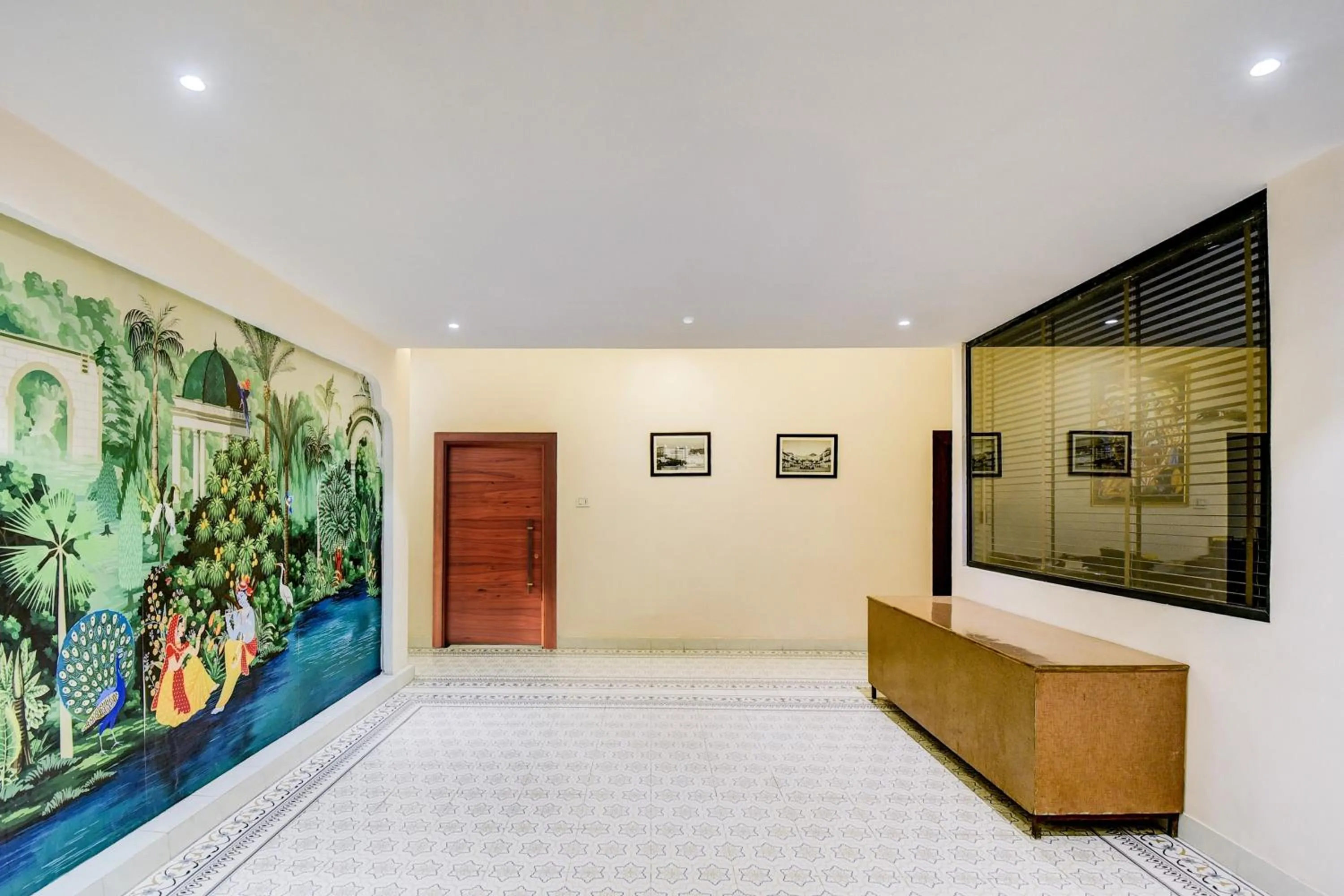 Lobby or reception in Super Townhouse Chandpole Metro Station Formerly Hotel Raghuraj Palace