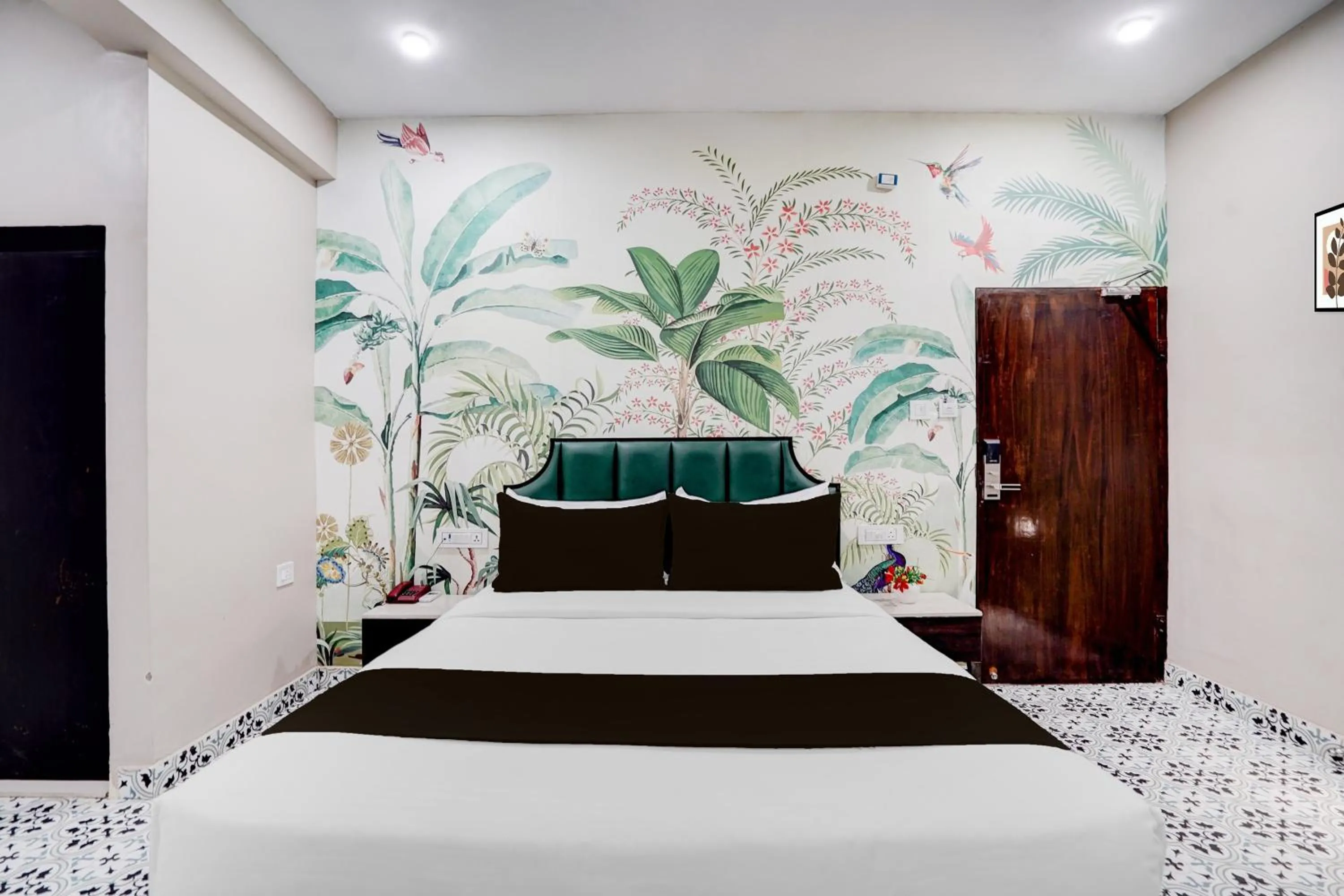 Bedroom, Bed in Super Townhouse Chandpole Metro Station Formerly Hotel Raghuraj Palace