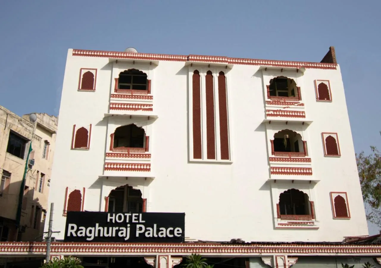 Facade/entrance in Hotel Raghuraj palace