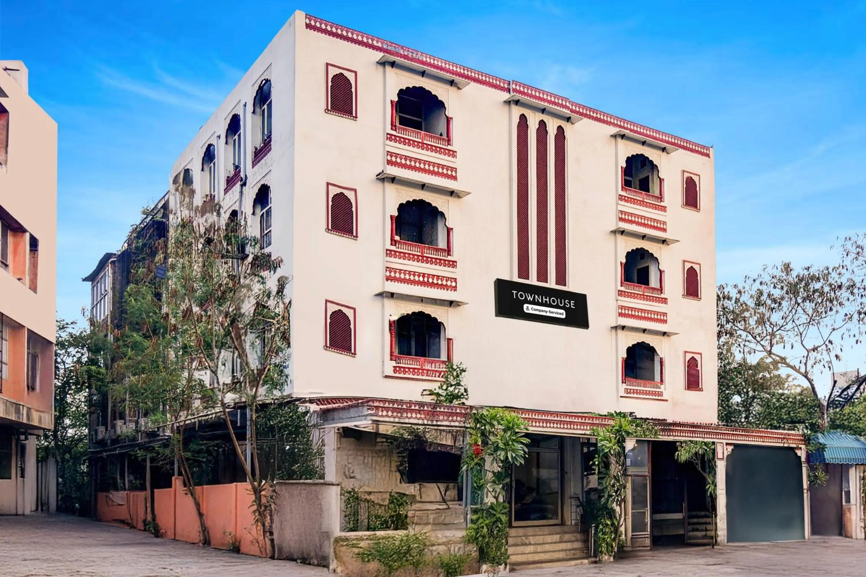 Facade/entrance in Super Townhouse Chandpole Metro Station Formerly Hotel Raghuraj Palace