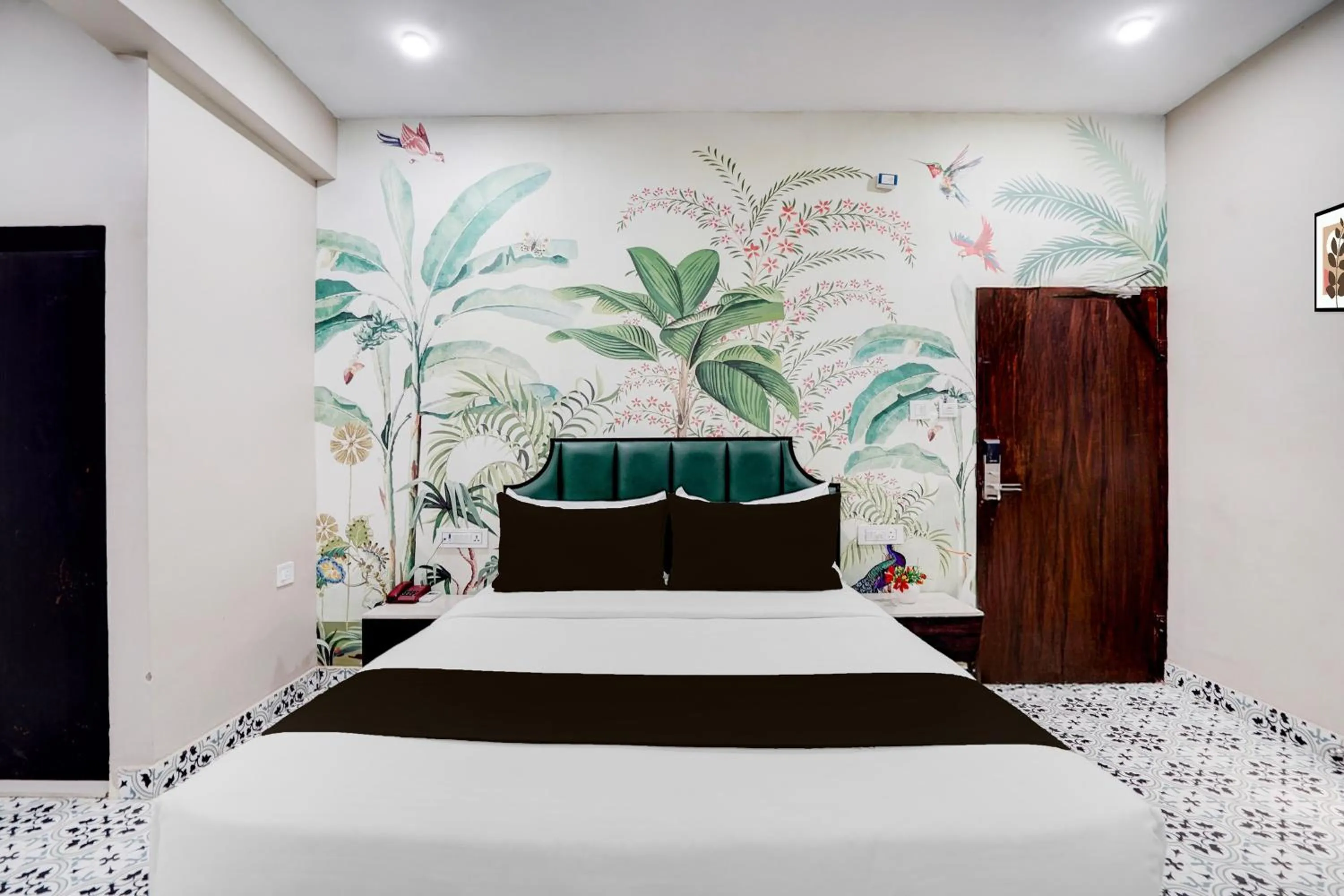 Bedroom, Bed in Super Townhouse Chandpole Metro Station Formerly Hotel Raghuraj Palace