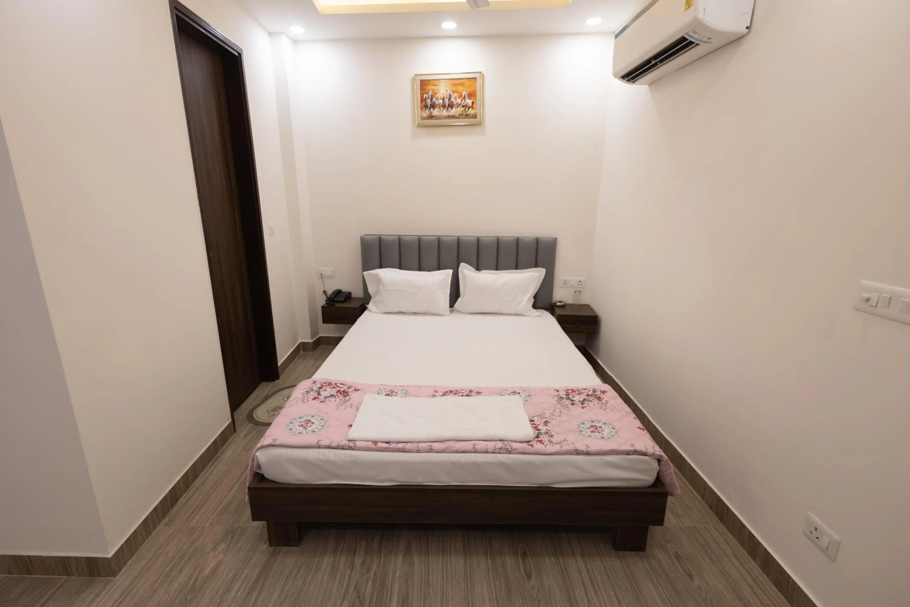 Bedroom, Bed in Hotel Sunrise Ecostay