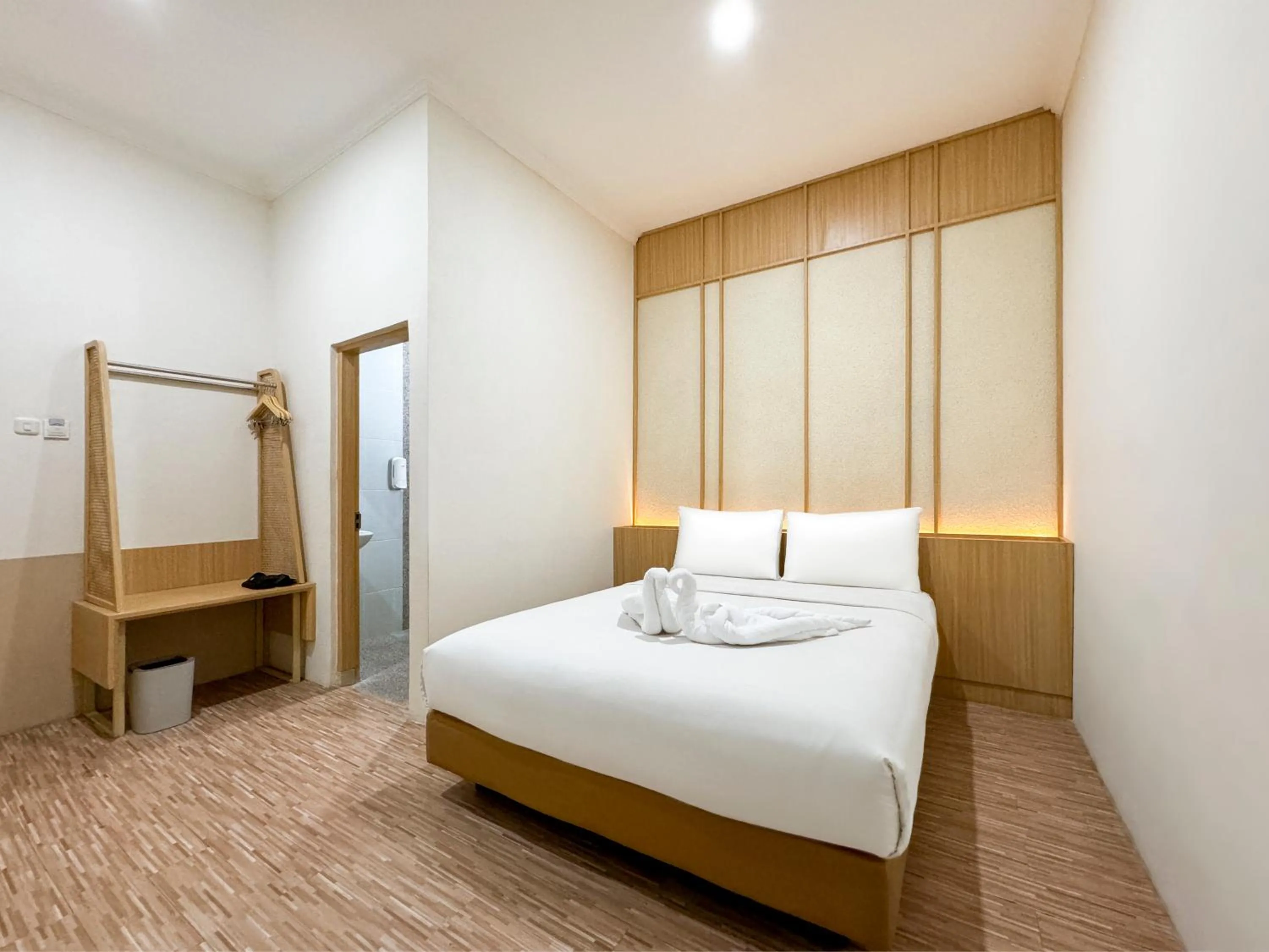 Bedroom, Bed in Masri Living by Daphna Management