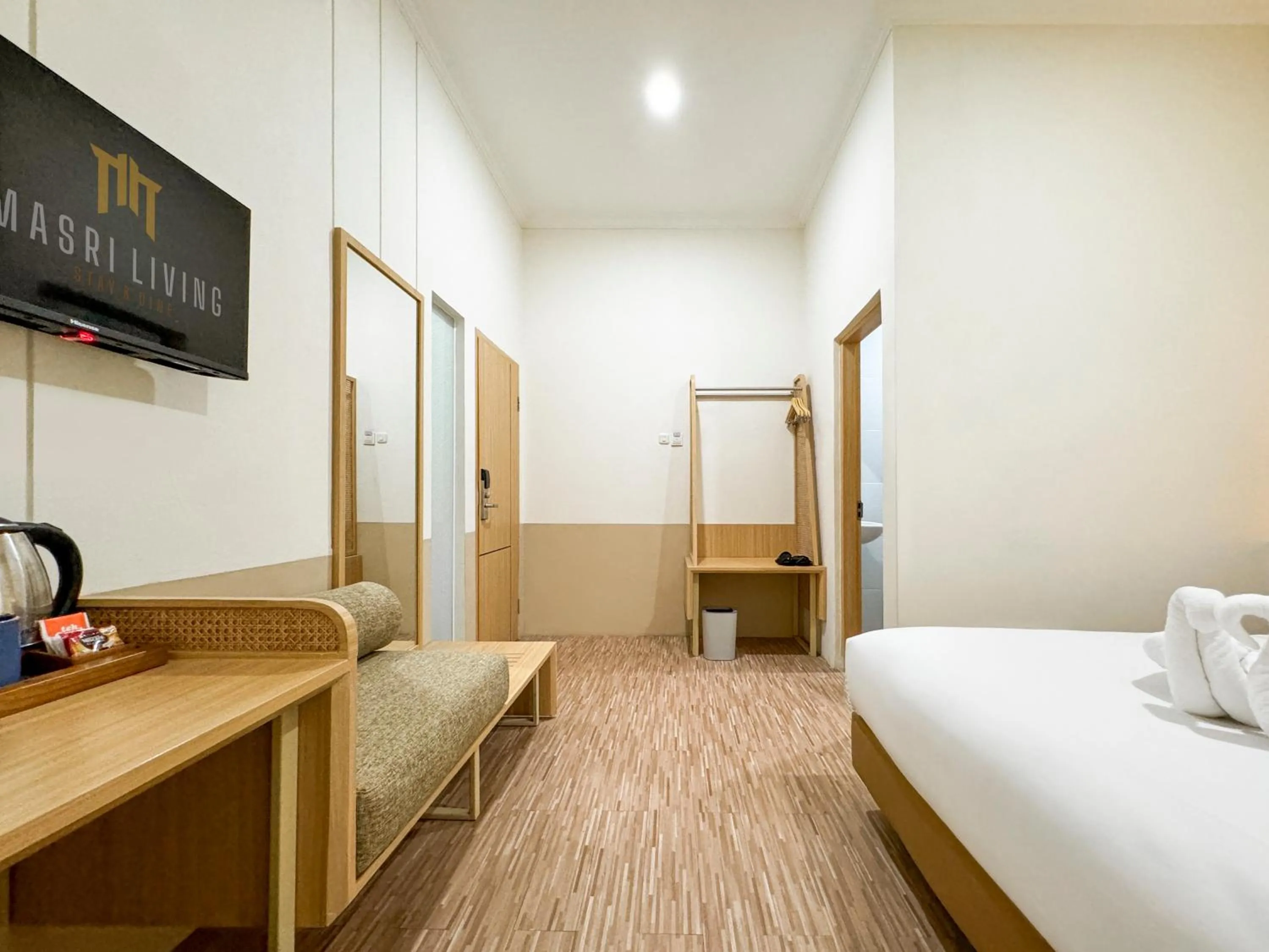 TV and multimedia, Bed in Masri Living by Daphna Management