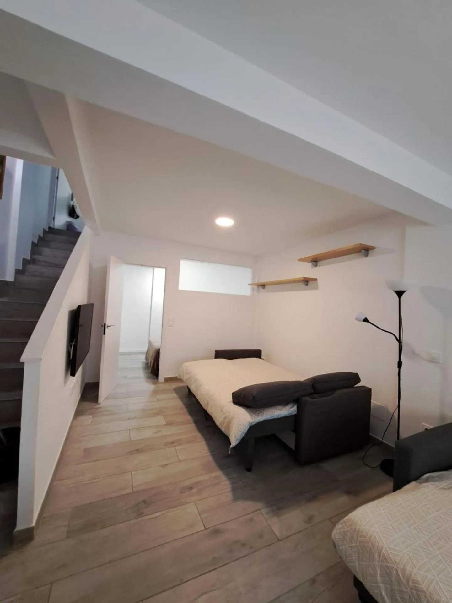 Cozy Apartment up to 6 persons 3 min to Metro