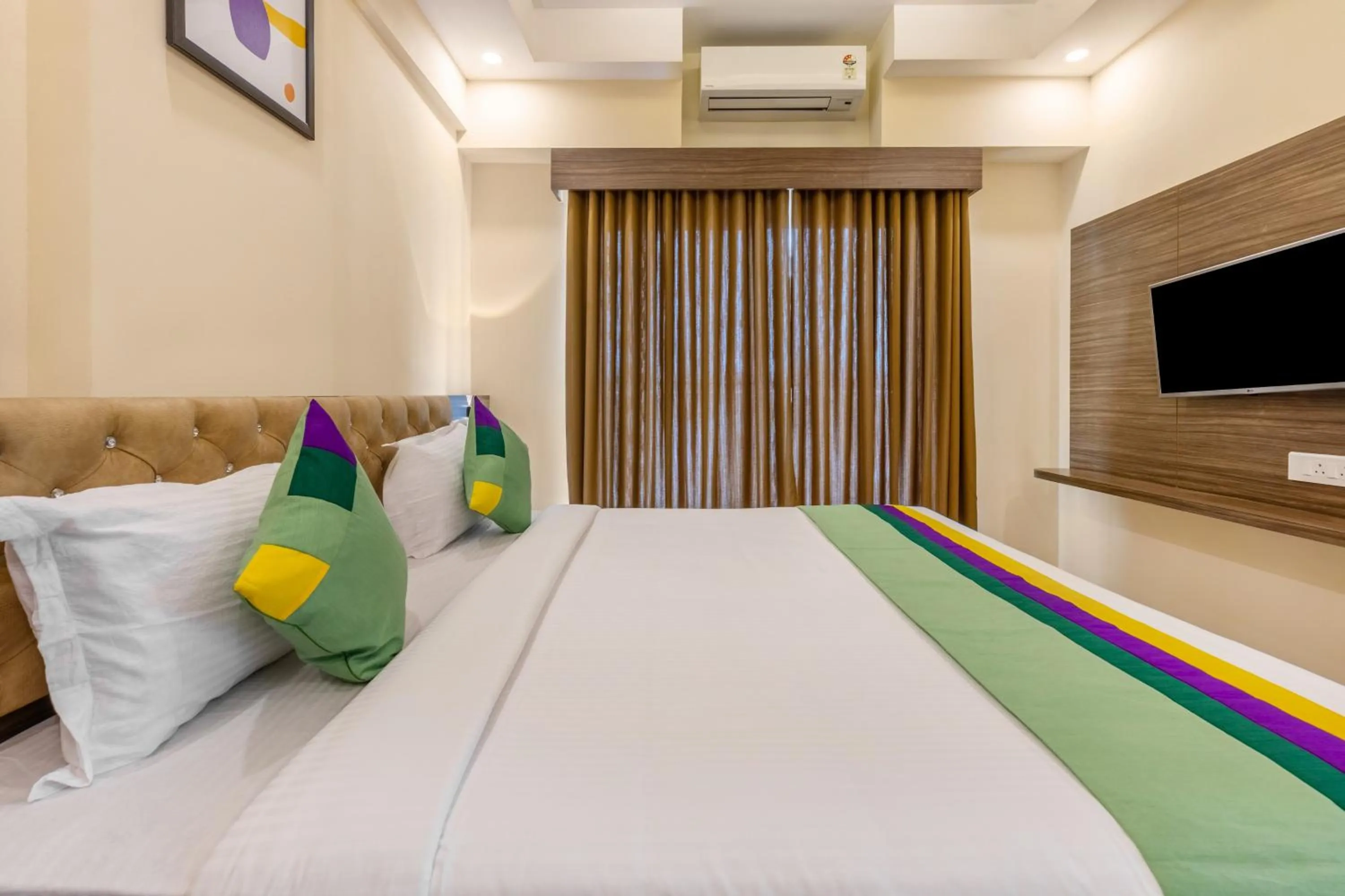 Bedroom, Bed in Treebo Sky City Grand, 5 Min From Mangalore Airport