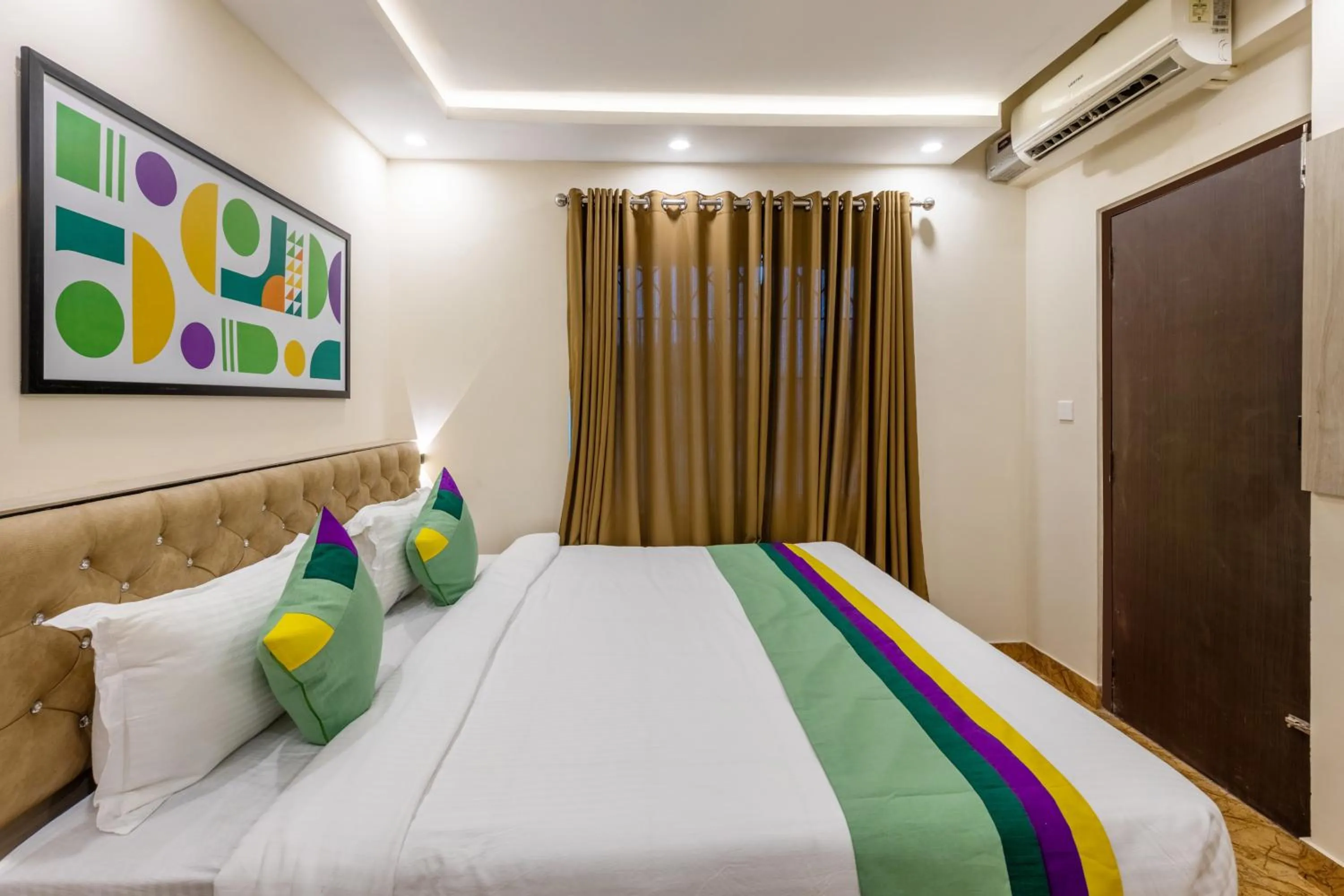 Bedroom, Bed in Treebo Sky City Grand, 5 Min From Mangalore Airport