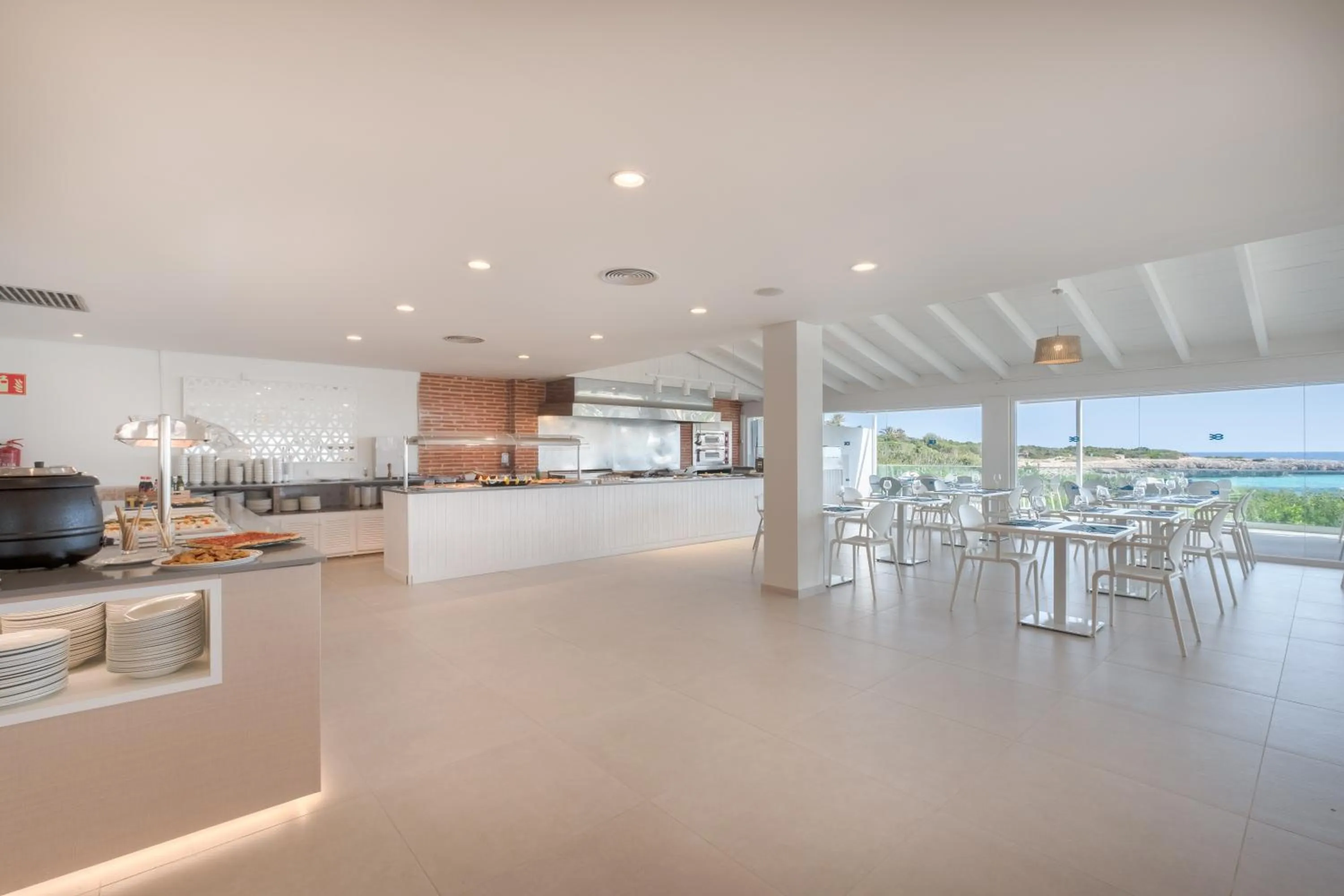 Restaurant/places to eat in FERGUS Style Carema Beach