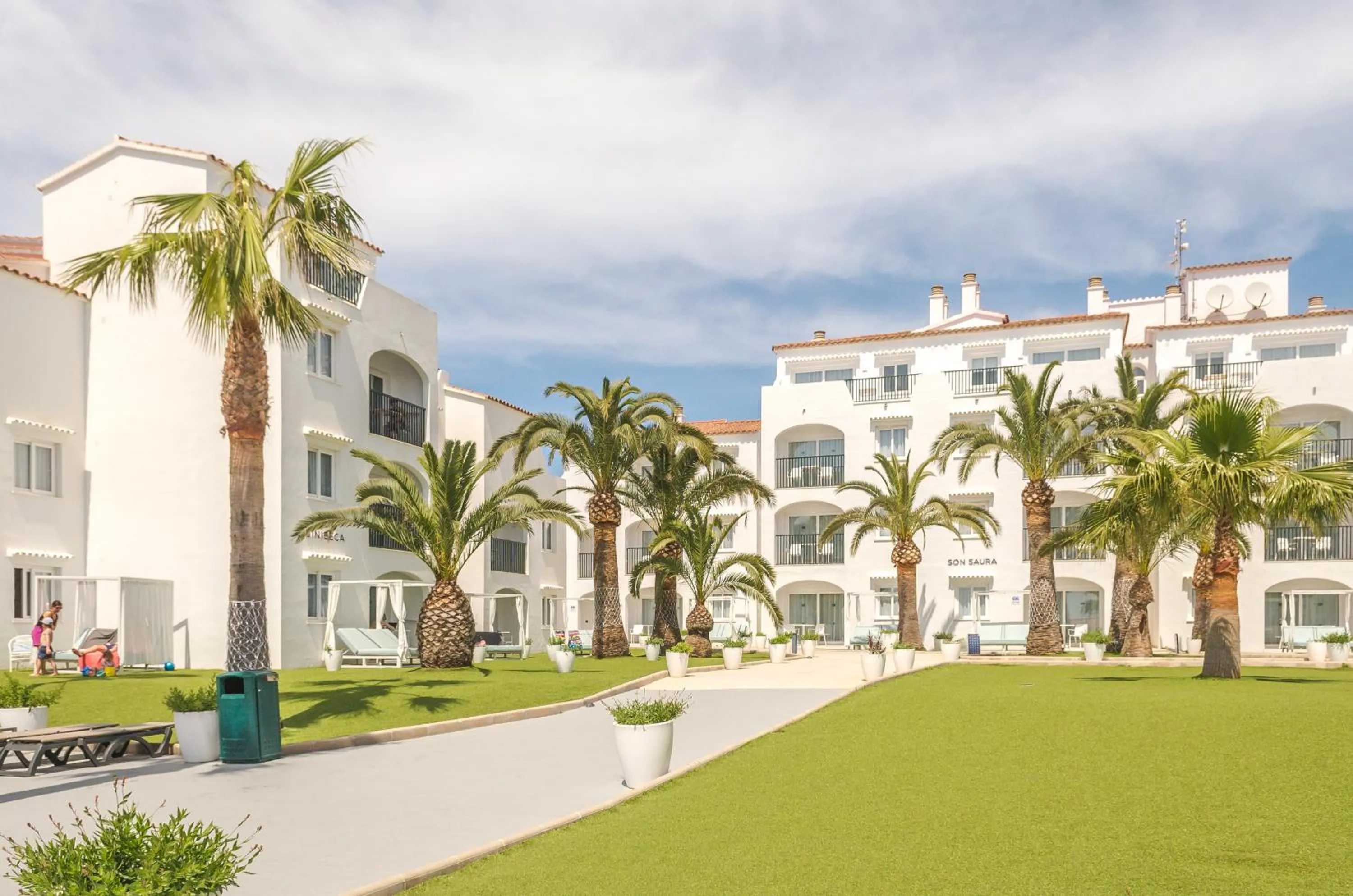 Garden in FERGUS Style Carema Beach