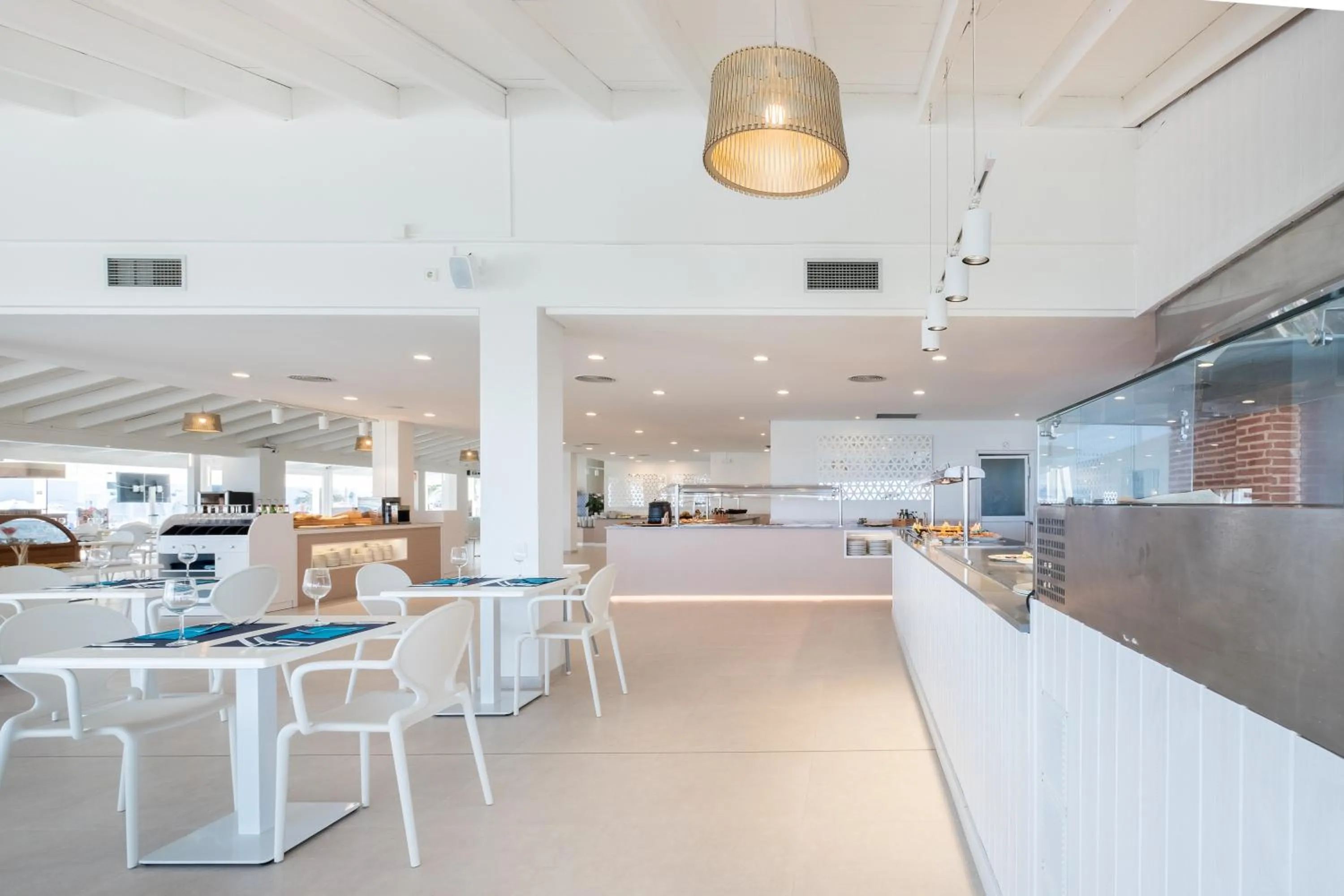 Restaurant/places to eat in FERGUS Style Carema Beach