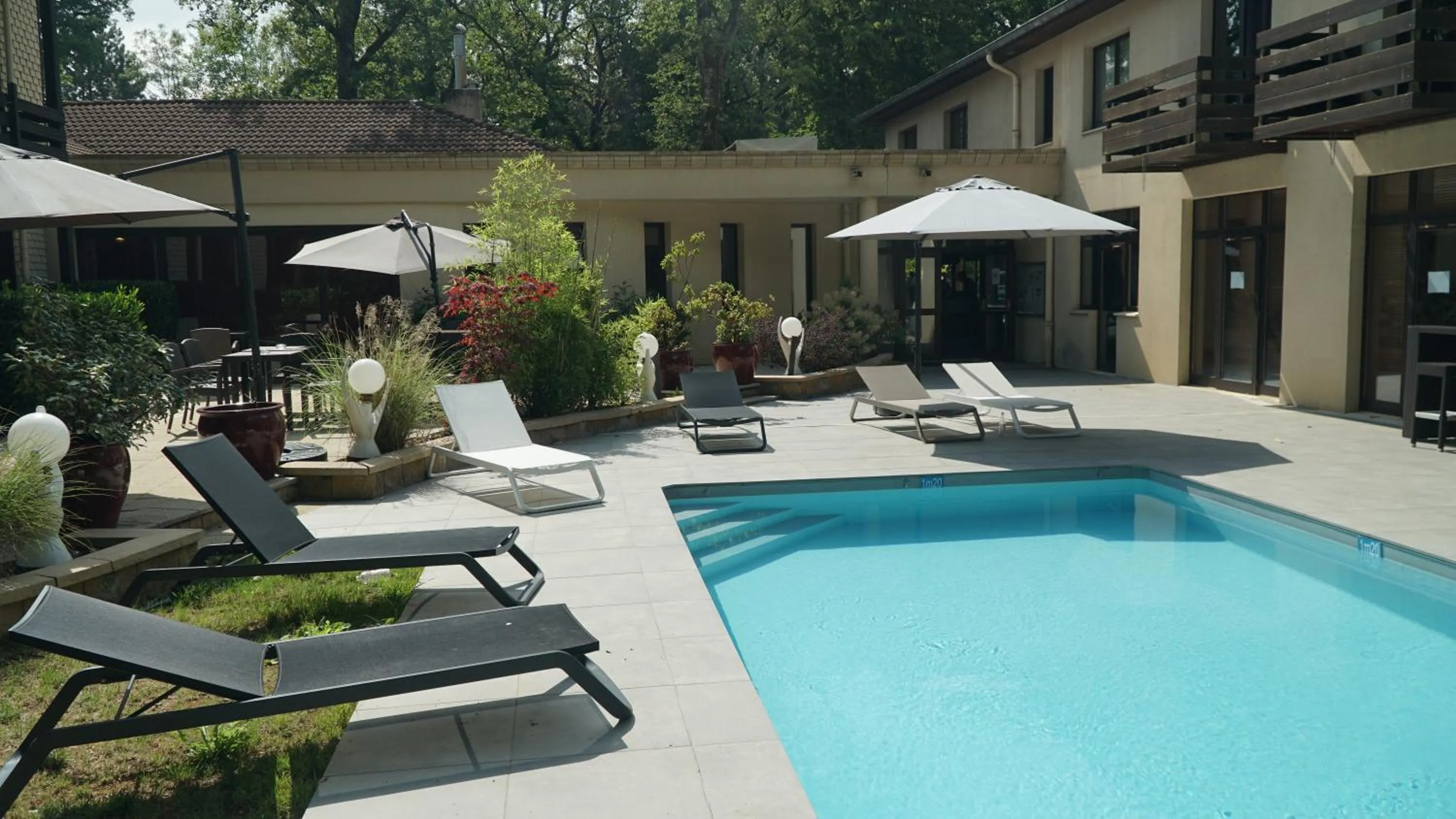 Swimming pool in Enzo Hôtels - ST Eloy Metz Amneville By Kyriad Direct