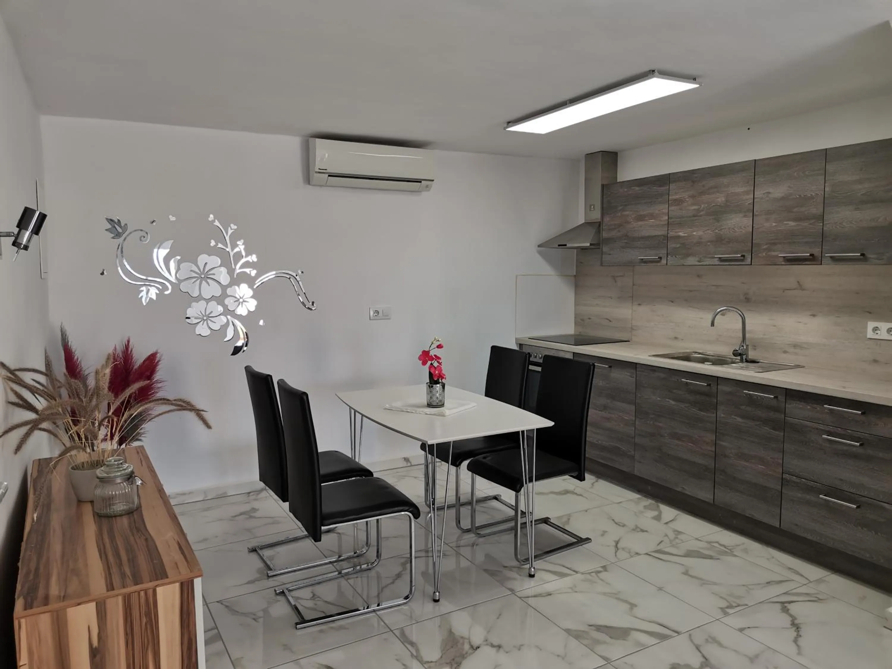 Kitchen or kitchenette in Villa Romeo