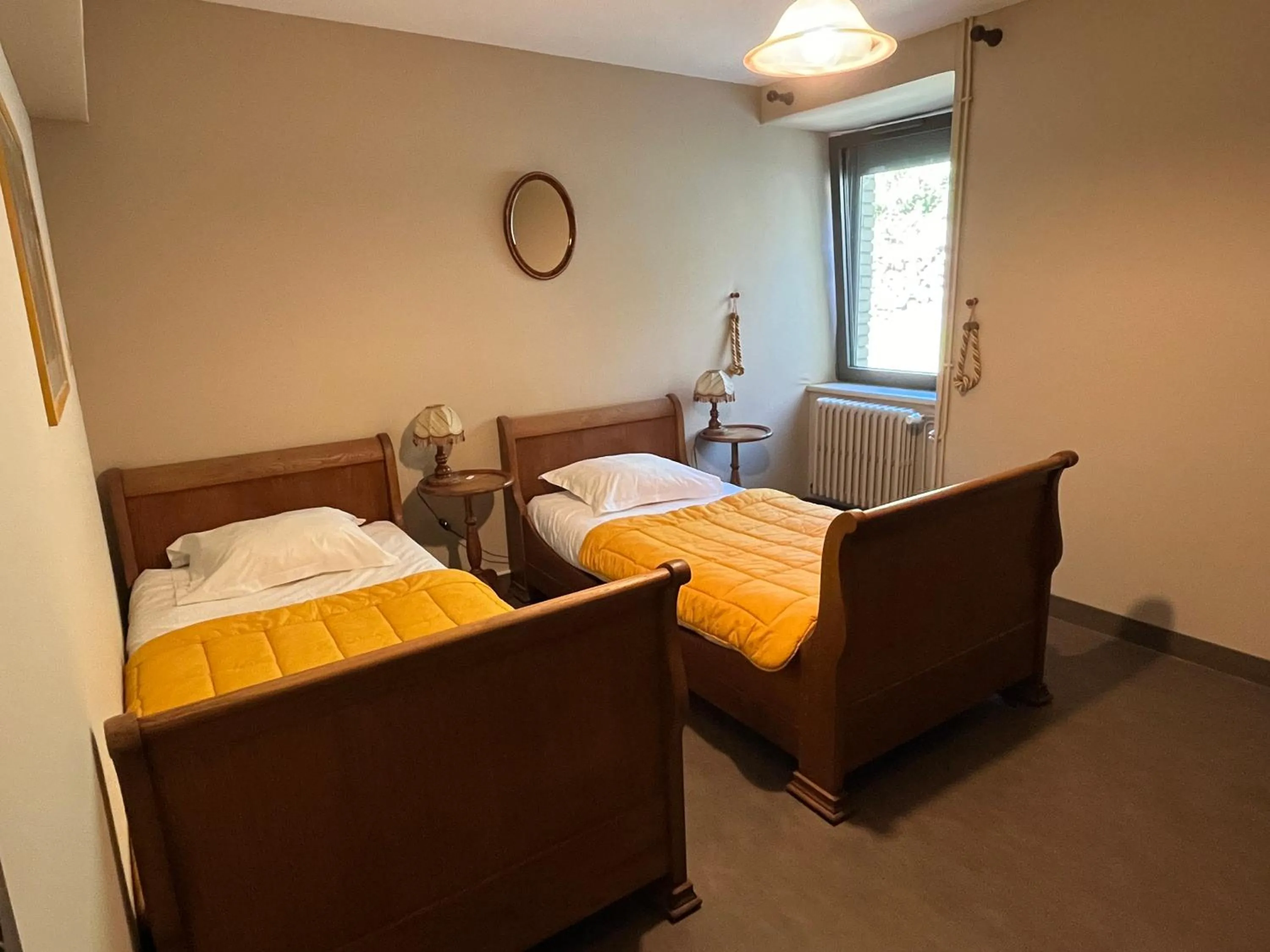 Twin Room with Private Bathroom in Gîte-Auberge du Pont de Lanau