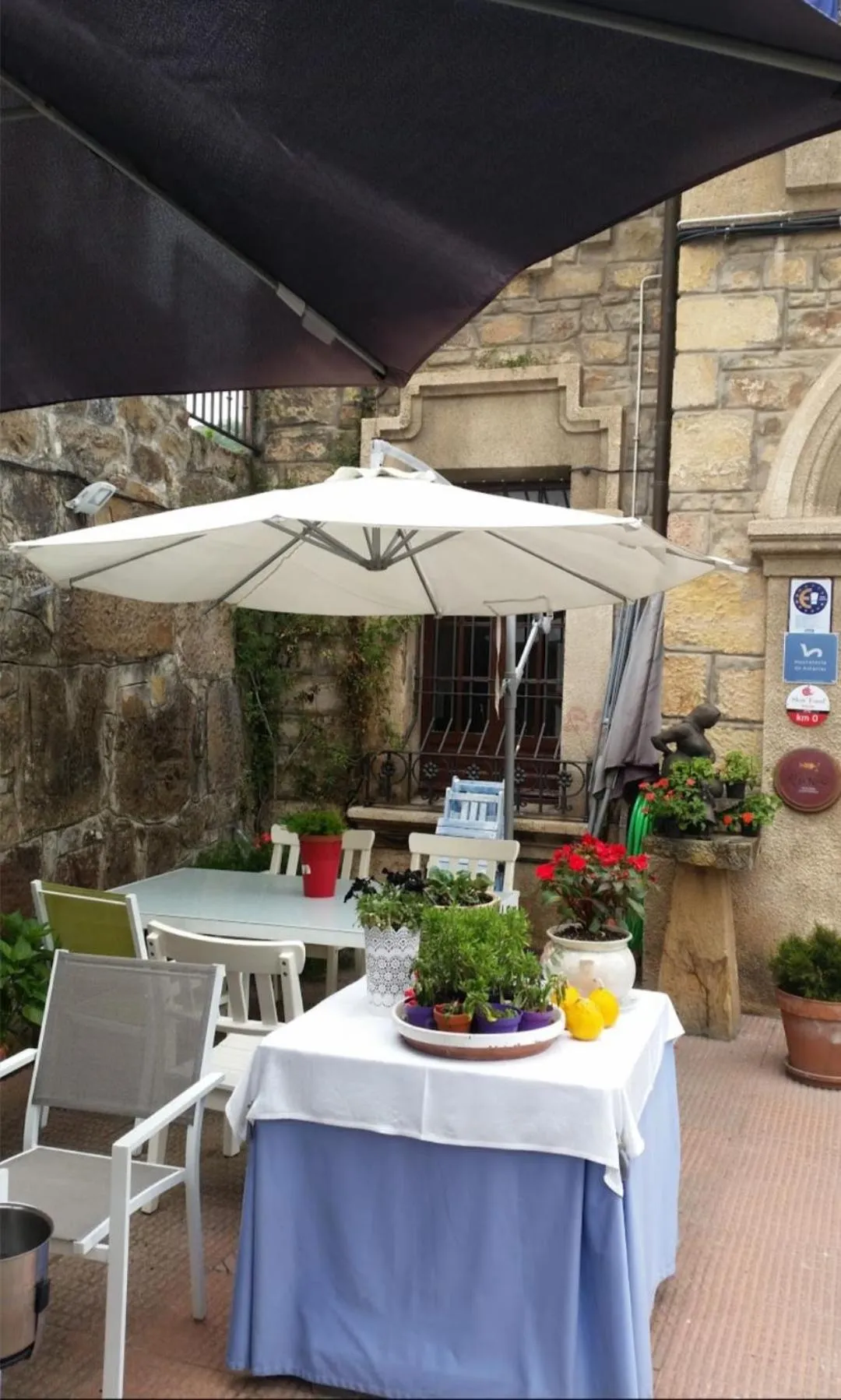 Restaurant/places to eat in Hotel Eutimio