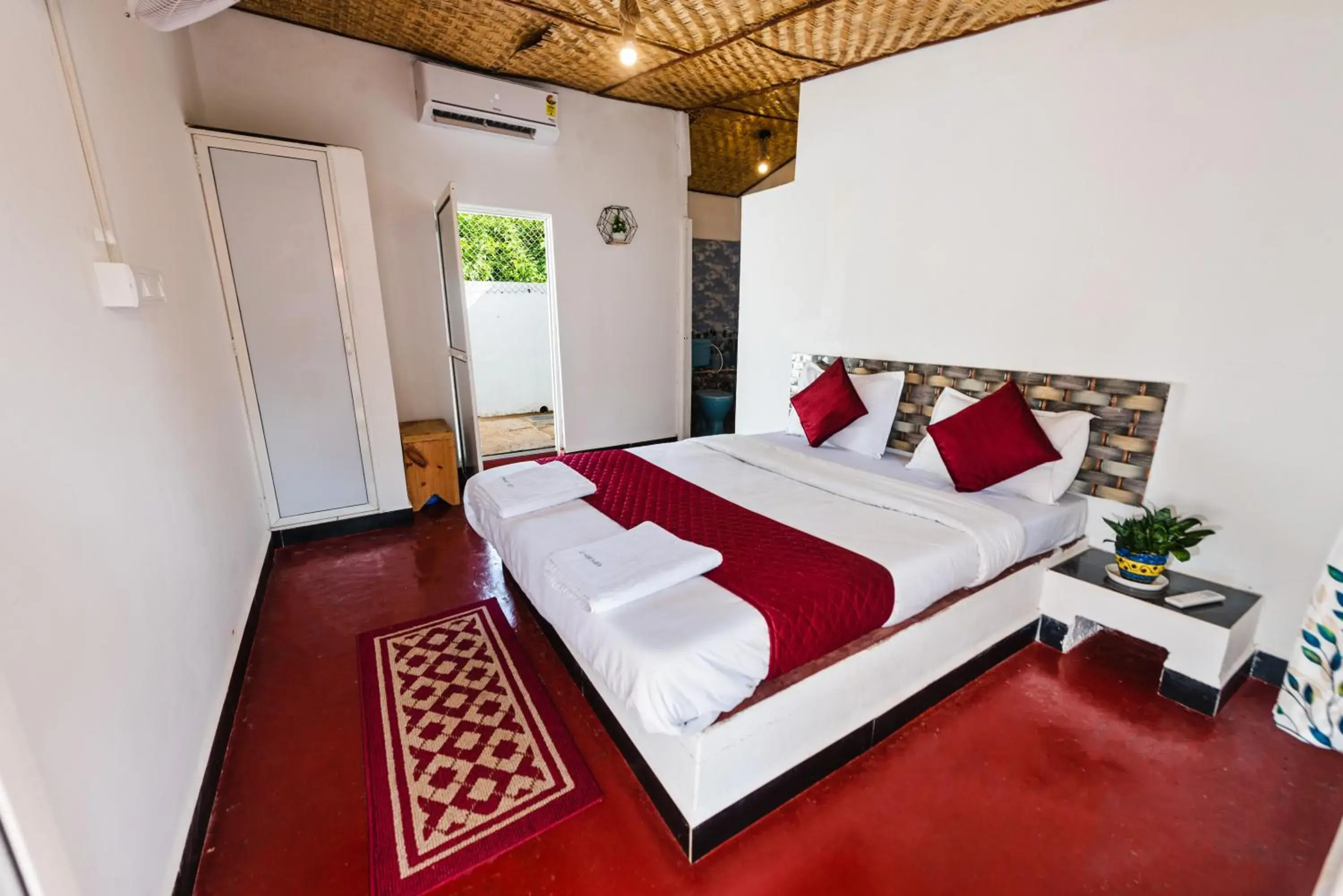 Hotel La Paulo's Near Beach Resort Hotel La Paulo's Near Beach Resort