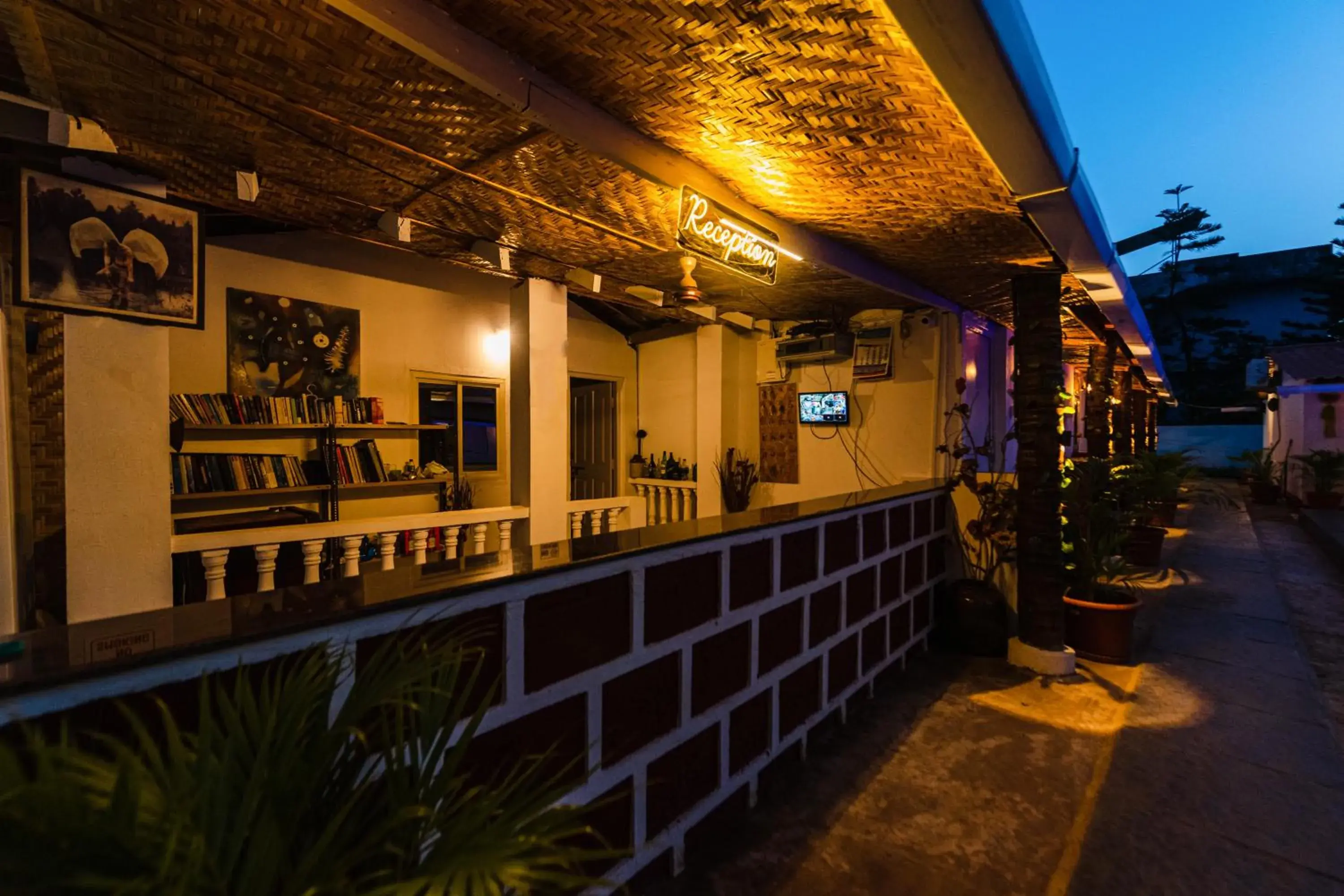 Property building in Hotel La Paulo's Near Beach Resort Property building in Hotel La Paulo's Near Beach Resort