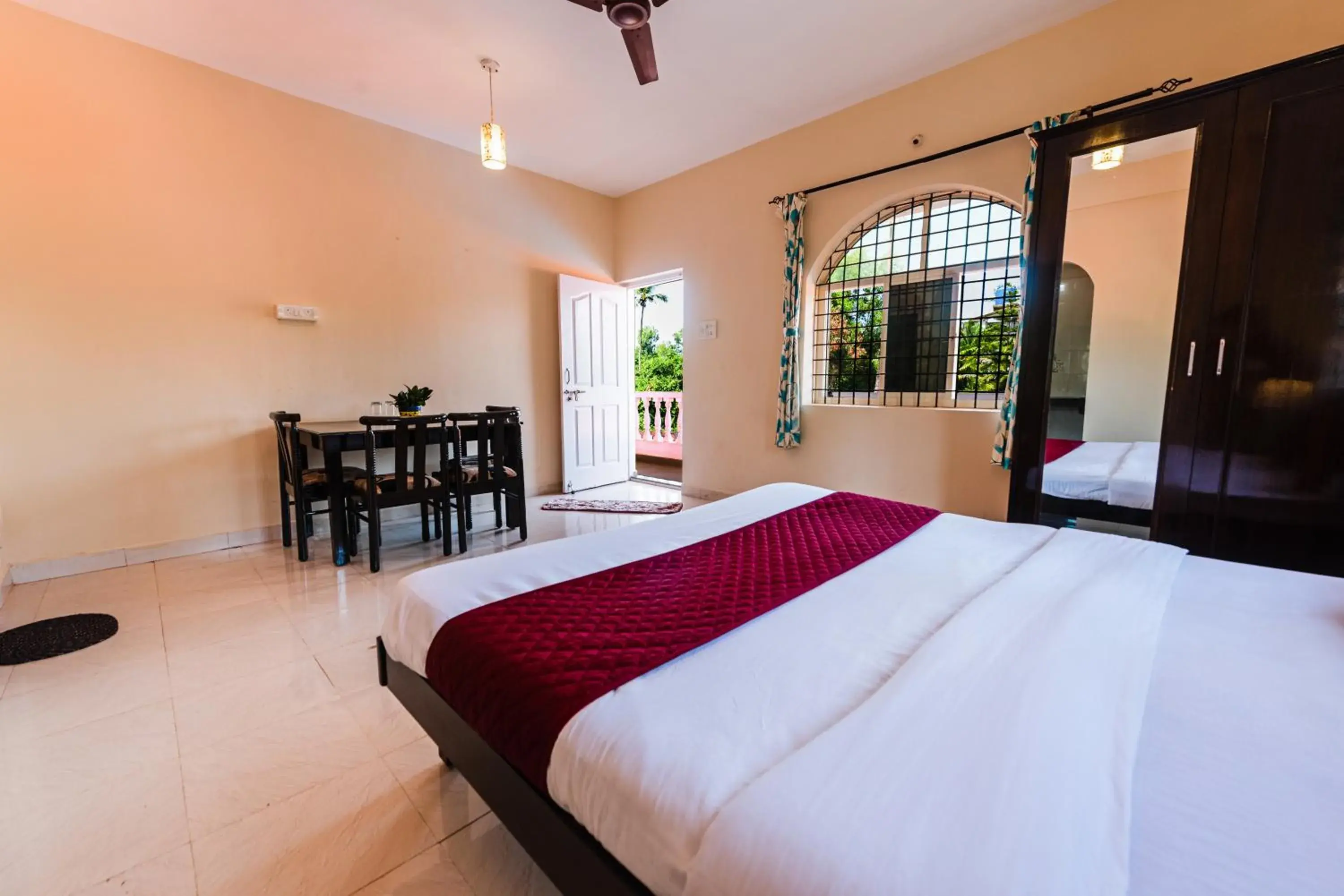 Bedroom in Hotel La Paulo's Near Beach Resort Bedroom in Hotel La Paulo's Near Beach Resort