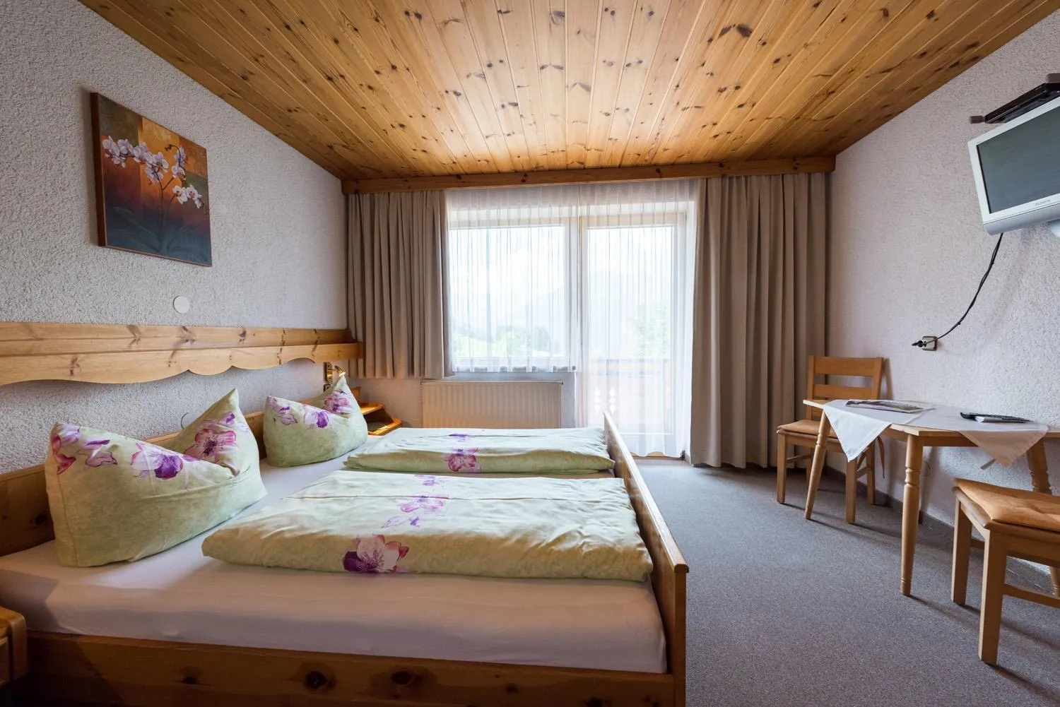 Bed in Ferienpension Steiner